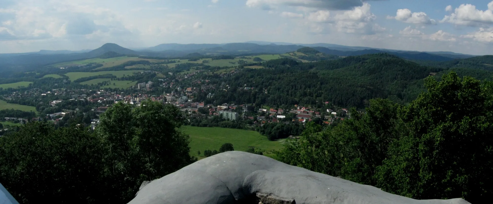 Photo showing: Panorama výhledu z hradní věže na Č.Kamenici
