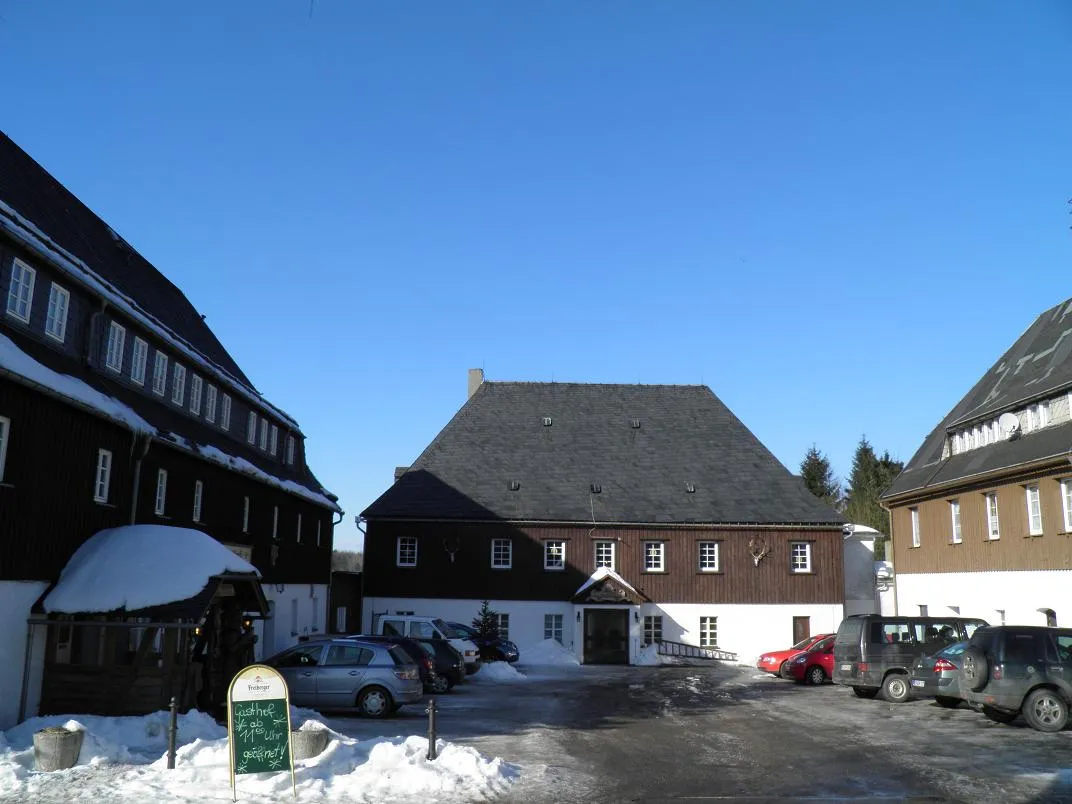 Photo showing: Bad Einsiedel, Dreiseithof im Winter 2014/15
