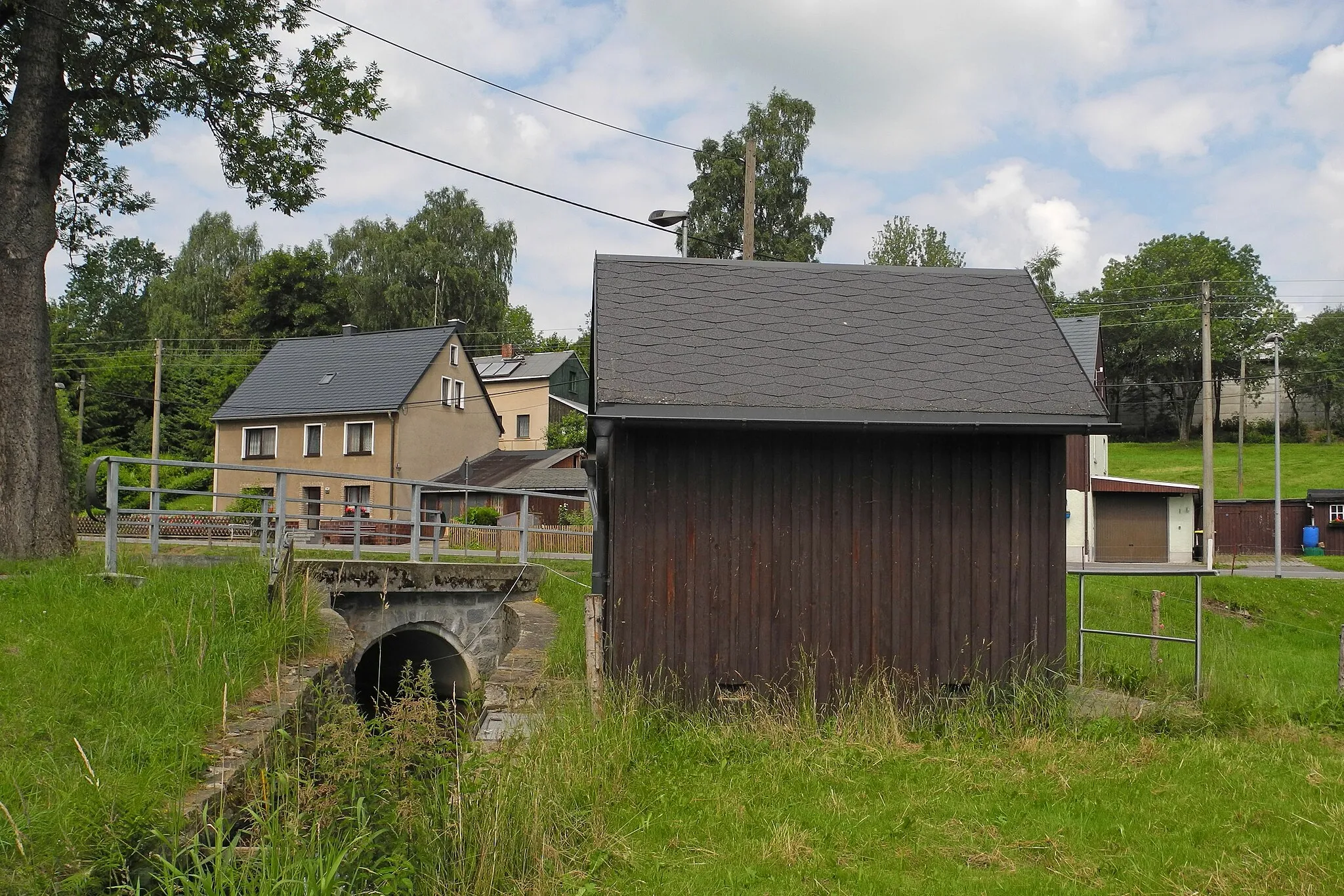 Photo showing: Revierwasserlaufanstalt Freiberg: Blechschütz am Beginn des Zethauer Kunstgrabens in Zethau, OT von Mulda/Sa.