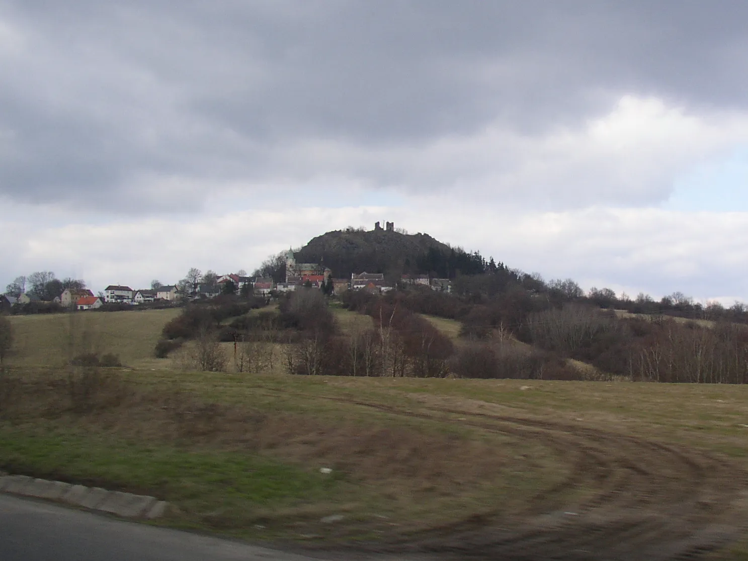 Photo showing: Castle Andělská Hora (Karlovy Vary district), photographed from Stanovice