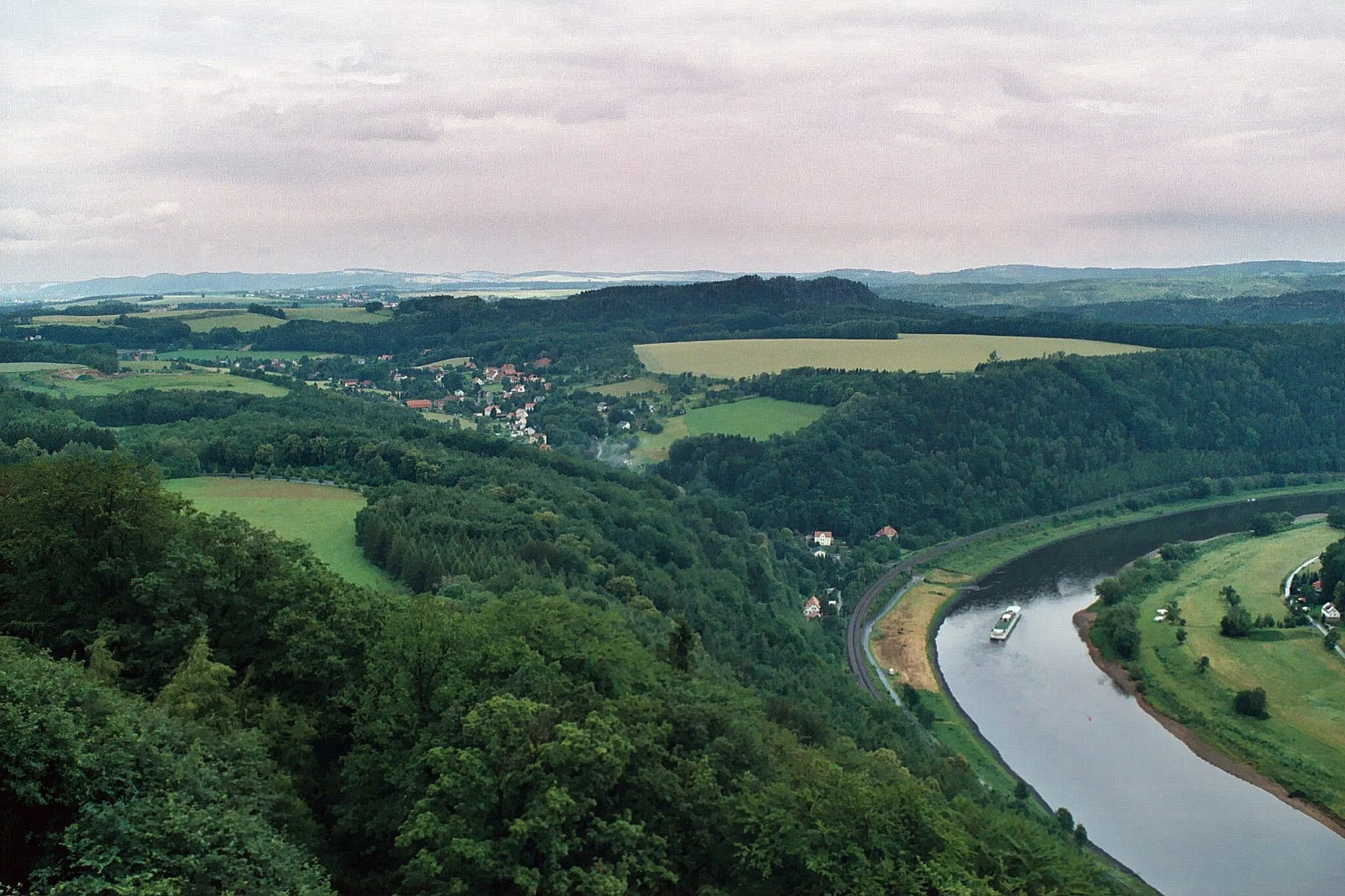 Photo showing: View from the fortress Königstein to the village Thürmsdorf