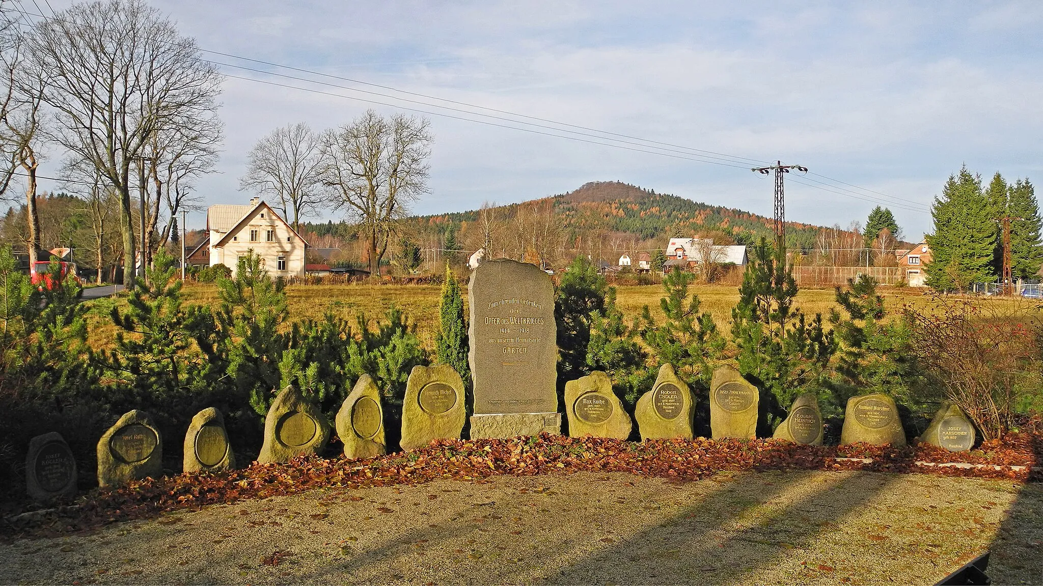 Photo showing: Kriegerdenkmal in Gärten (Zahrady, OT von Krásná Lípa)