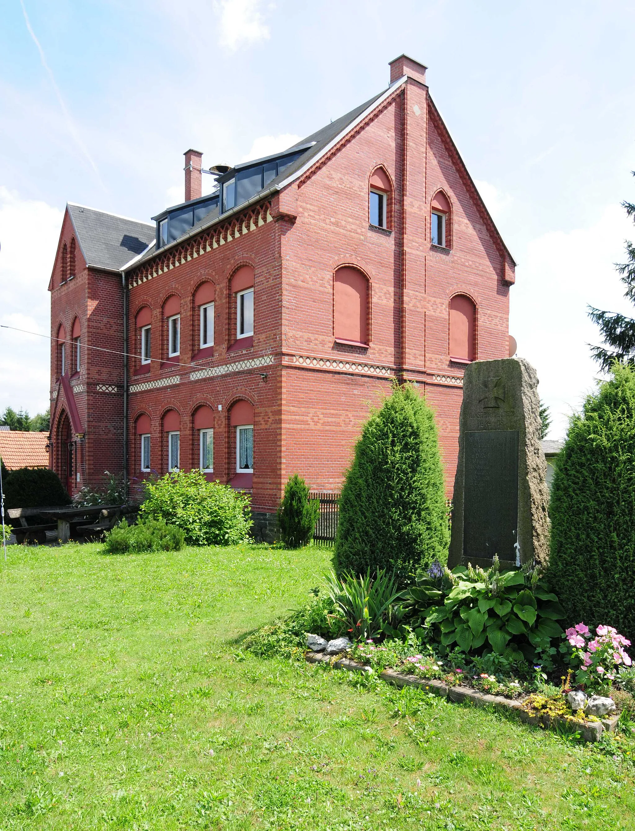 Photo showing: Gettengrün, Höhenweg 21, ehemalige Schule (Adorf/Vogtl., Vogtlandkreis, Freistaat Sachsen, Deutschland)