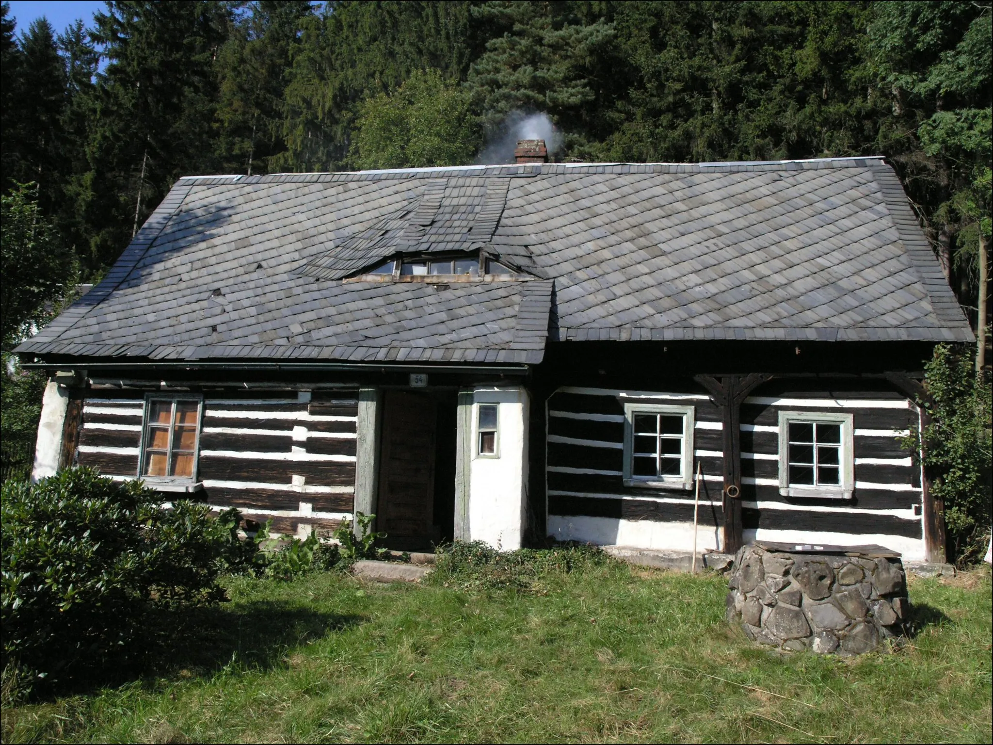 Photo showing: Roubená chalupa čp. 54 v osadě Kopec v severních Čechách.