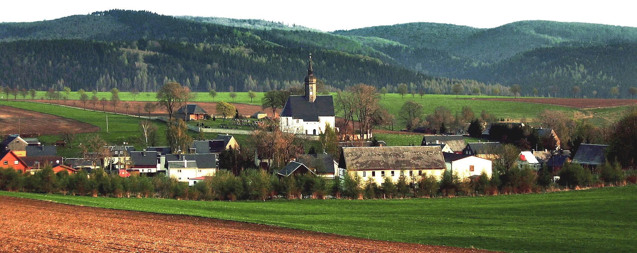 Photo showing: Cämmerswalde - Abend-Panorama des Mitteldorfes, April 2009