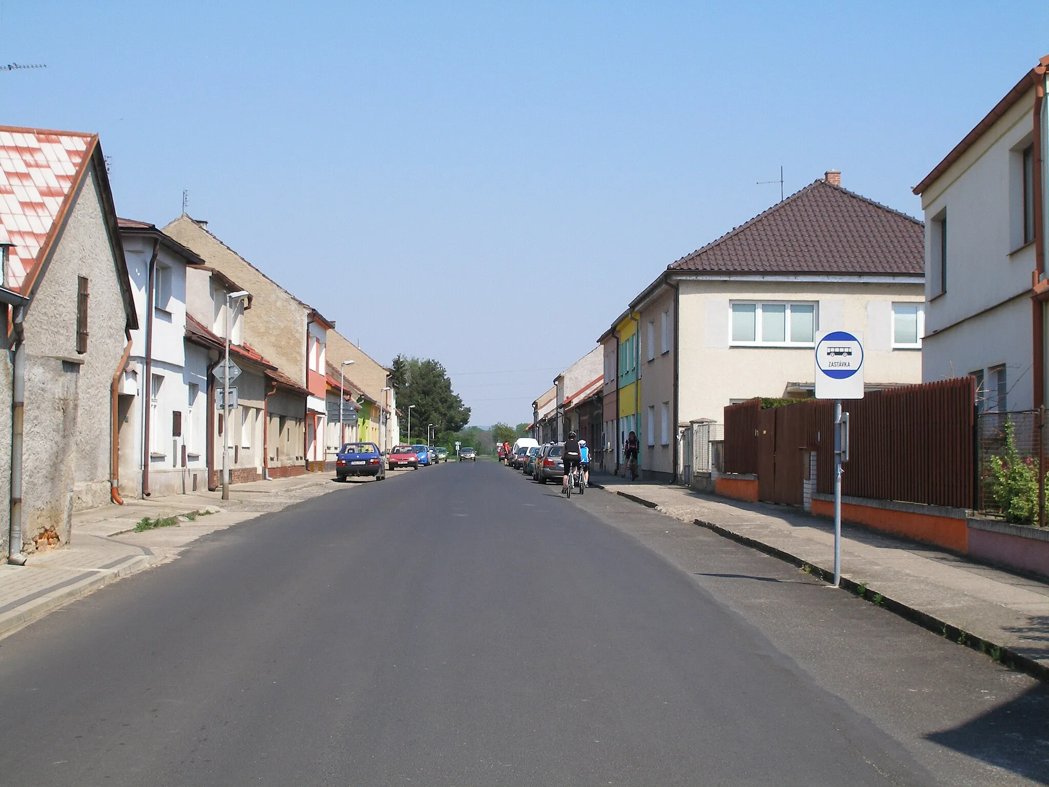 Photo showing: Street in Dobříň.