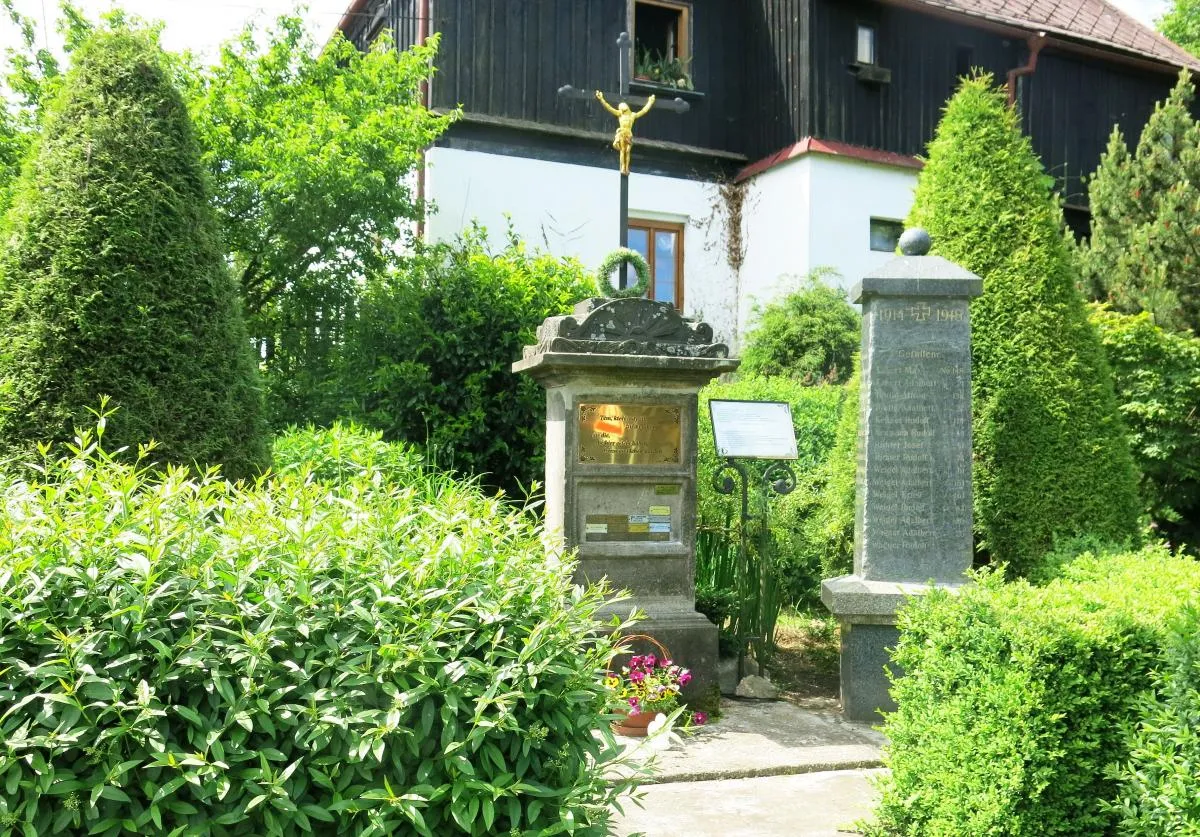 Photo showing: Wayside cross in Verneřice in Děčín District – entry no. 37052.