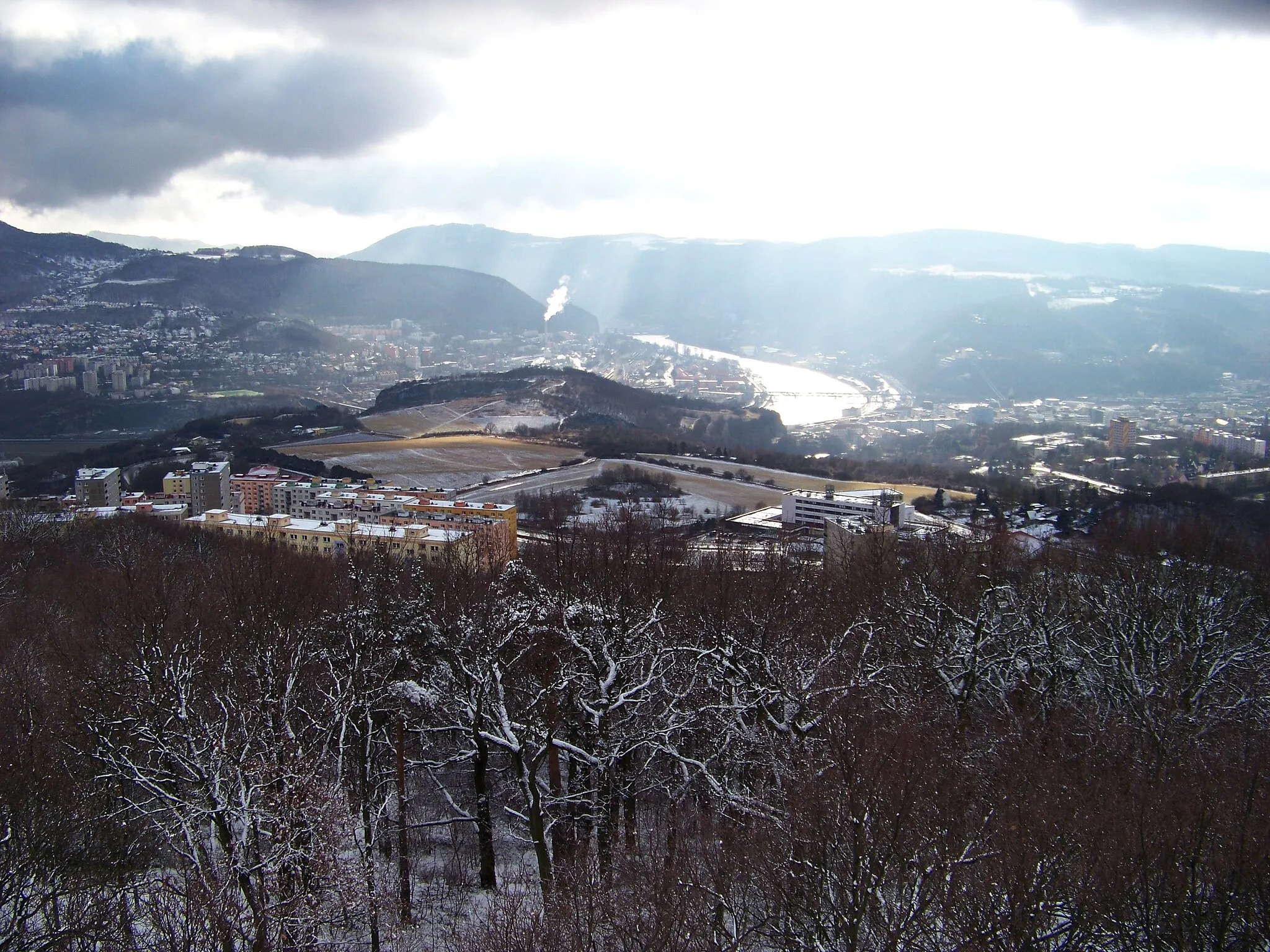 Photo showing: Ústí nad Labem, the Czech Republic. A view from the observation tower Erbenova vyhlídka.