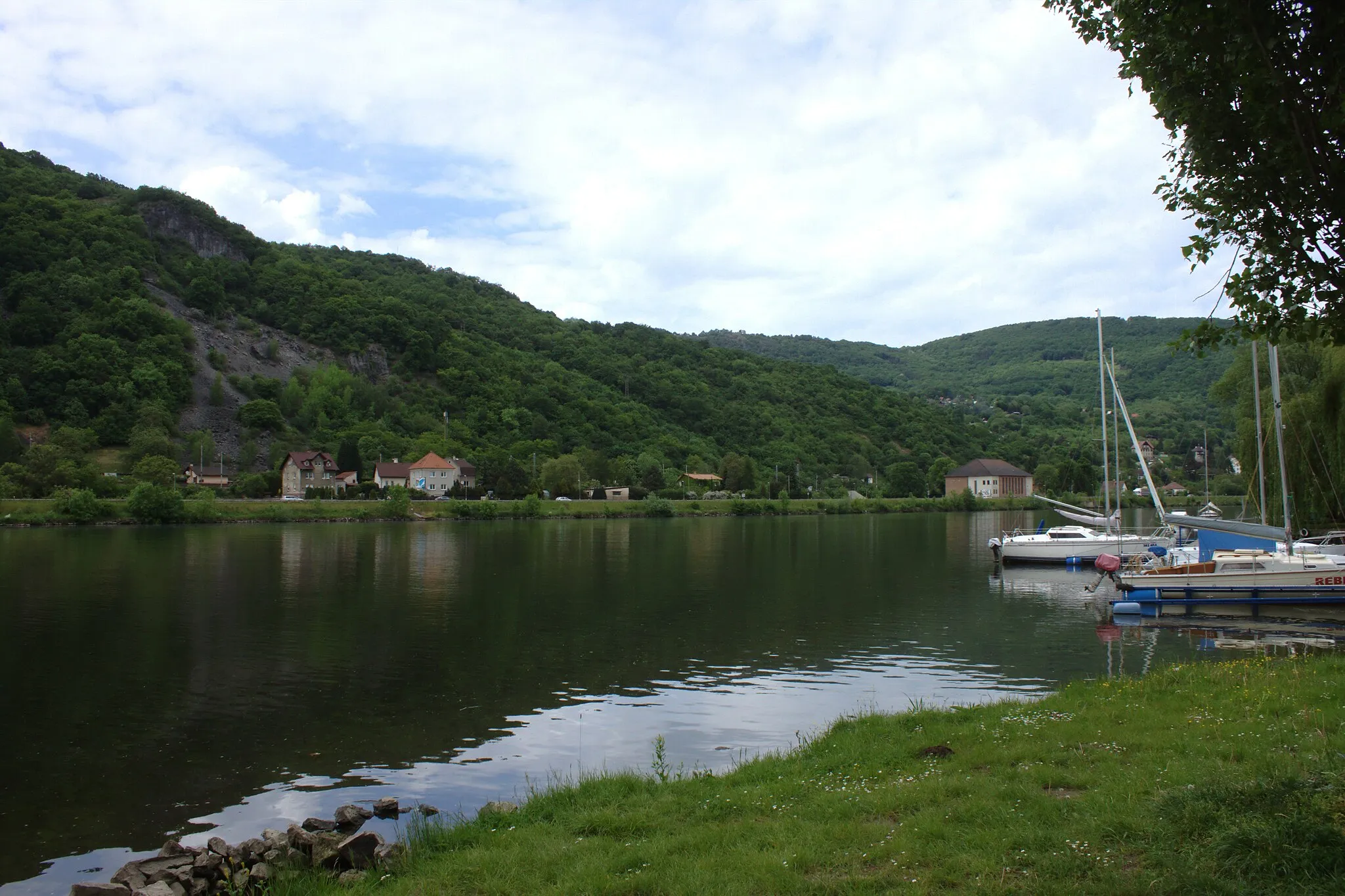 Photo showing: Elbe River in Církvice near Ústí nad Labem, Ústí Region, CZ