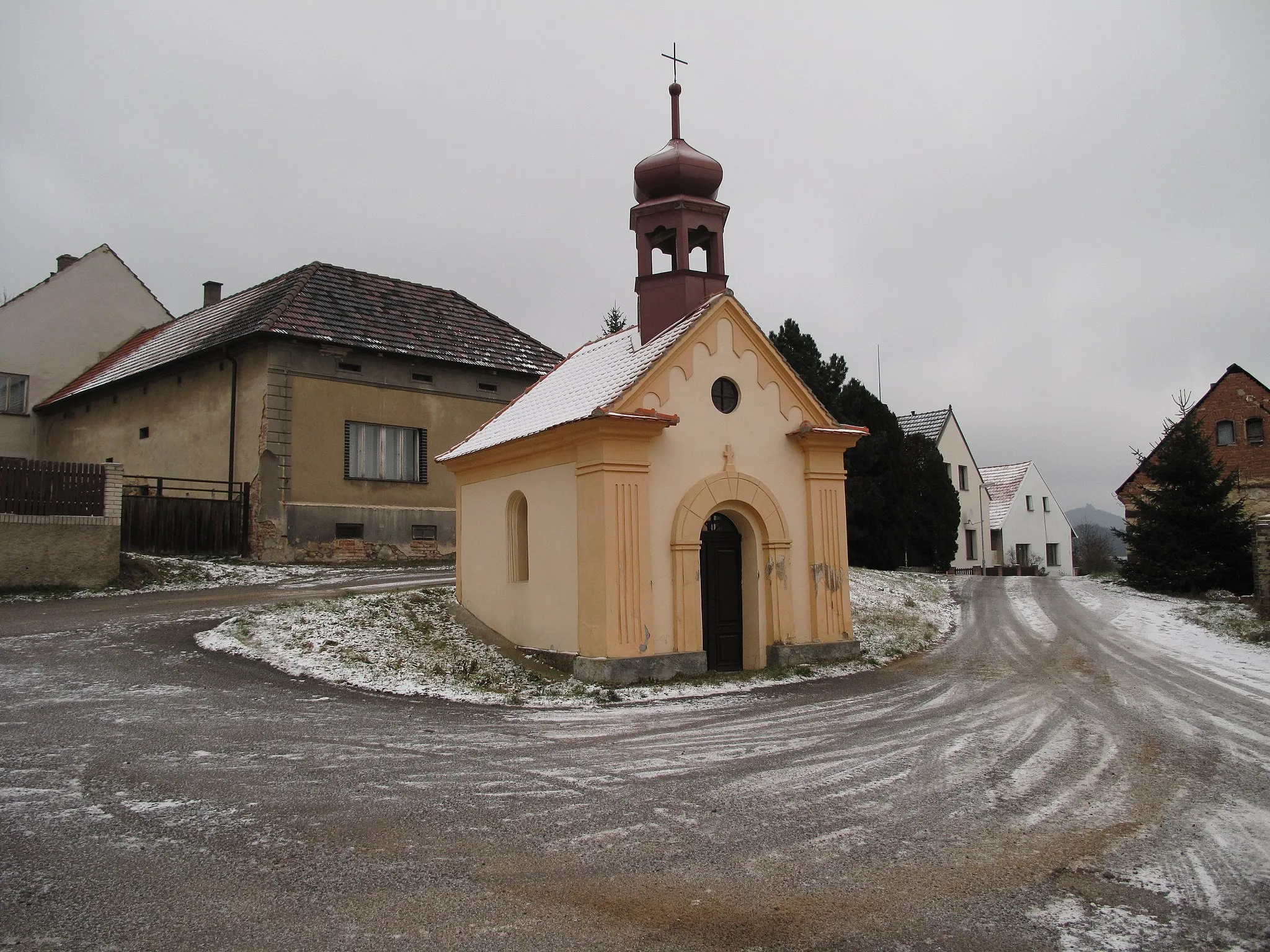 Photo showing: Chapelin Lesklá. District of Litoměřice, Czech Republic.