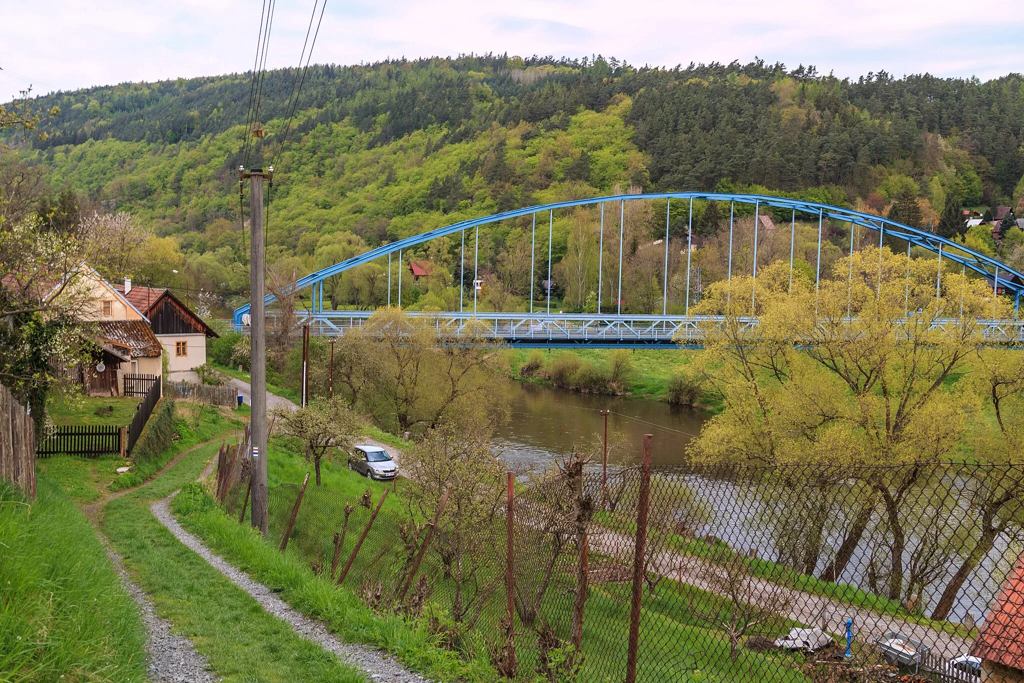 Photo showing: PP Skryjsko-Týřovické kambrium - PP pokračuje na protějším břehu za mostem.