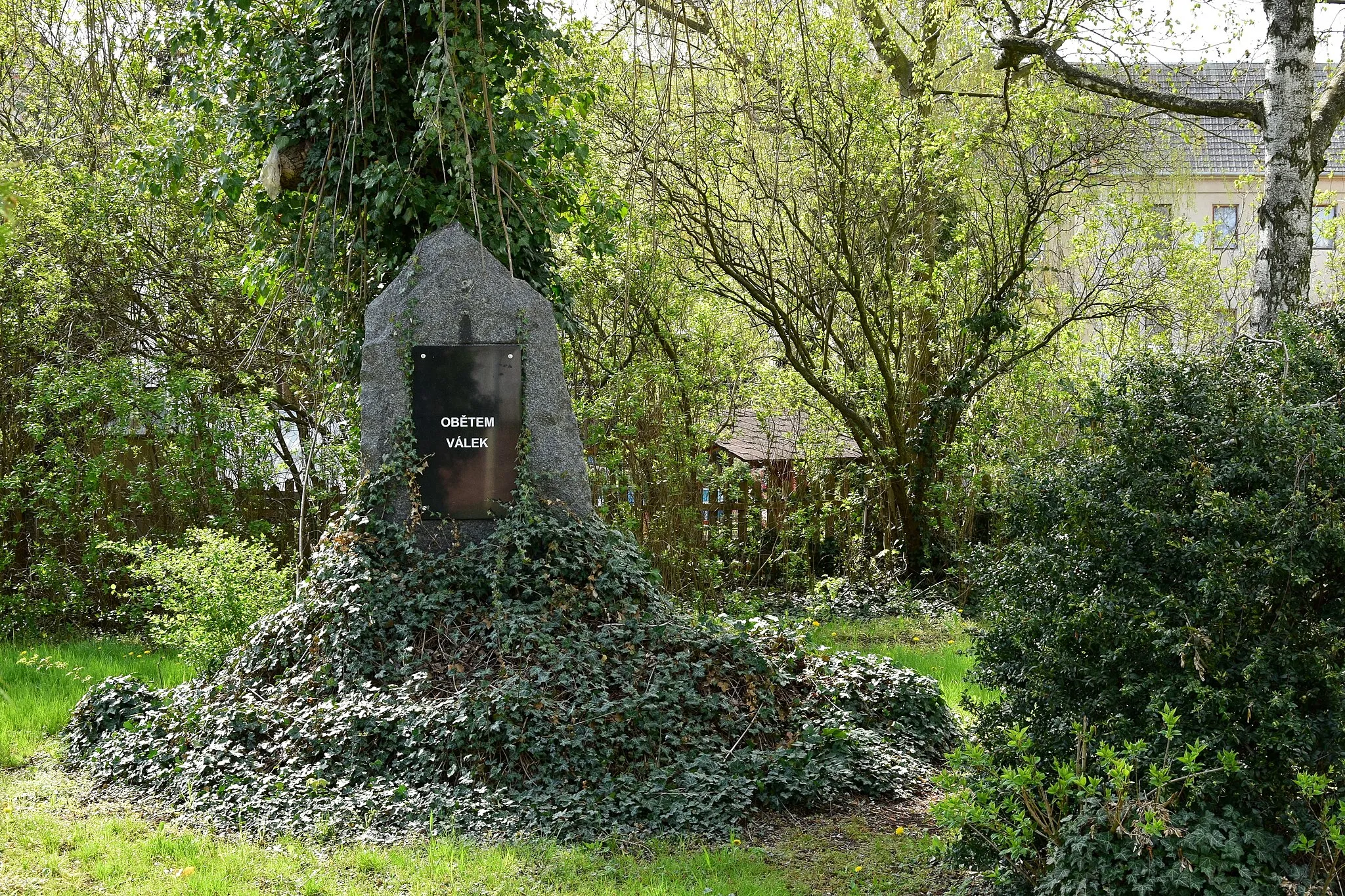 Photo showing: Sušany – pomník obětem válek