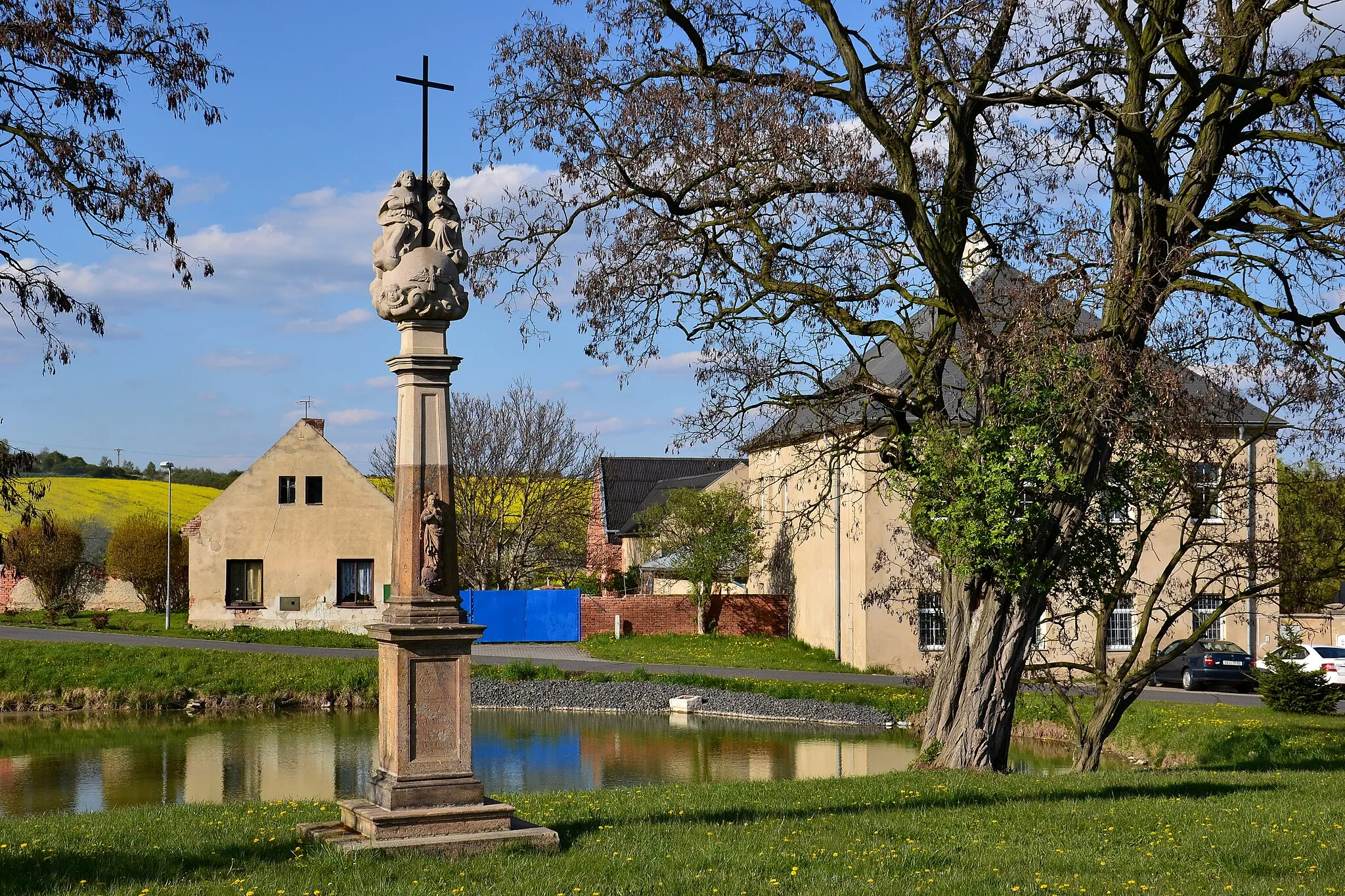 Photo showing: Okořín – sloup Nejsvětější Trojice na návsi