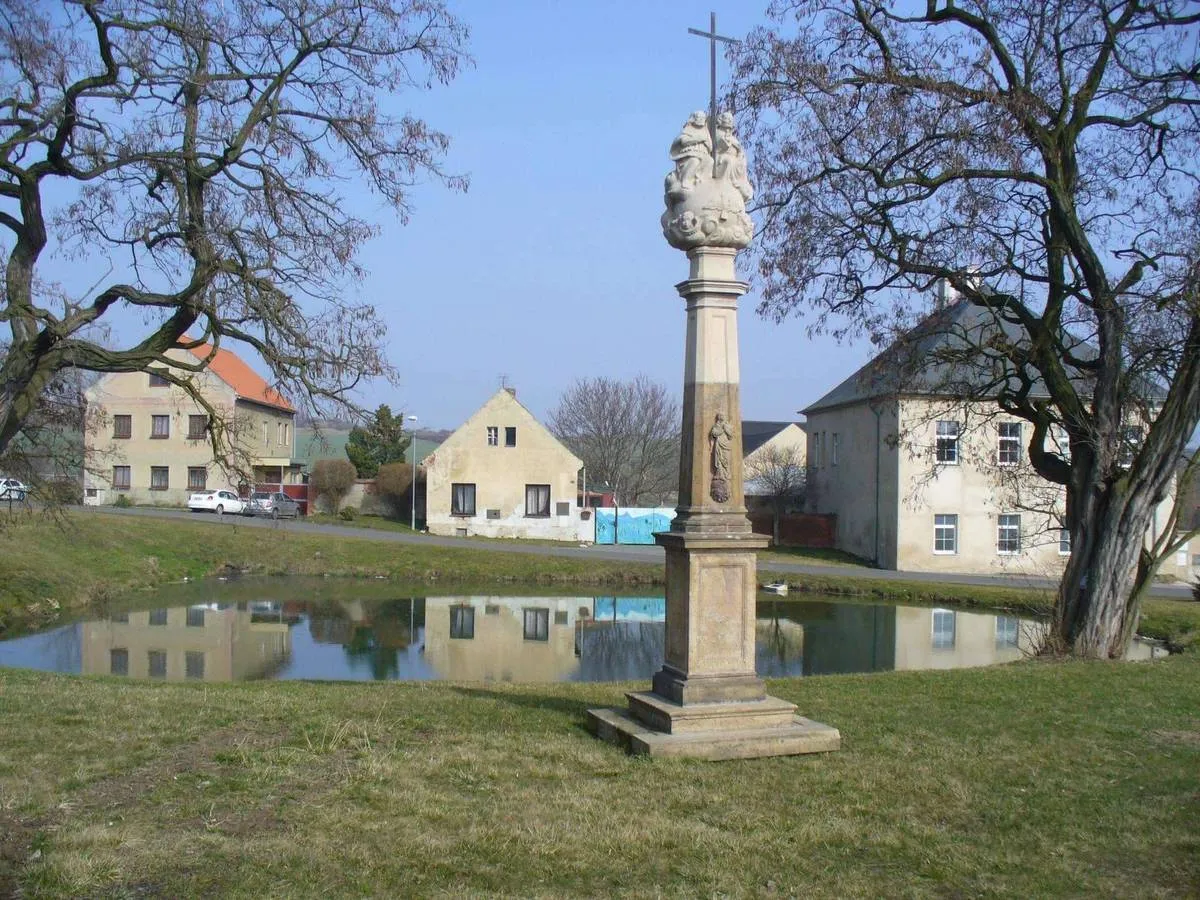 Photo showing: Memorial column in Strupčice in Chomutov District – entry no. 16023.