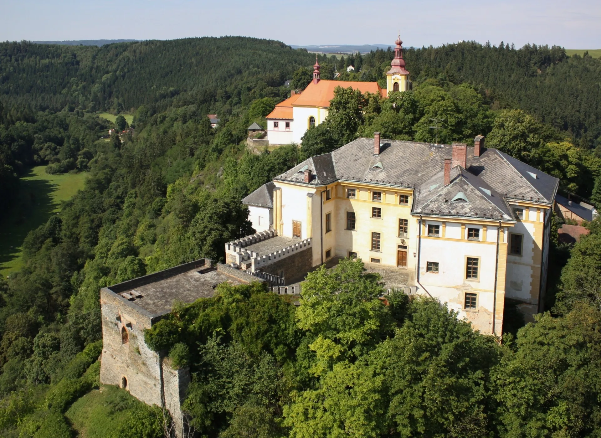 Photo showing: Pohled z nebe na Rabštejn nad Střelou