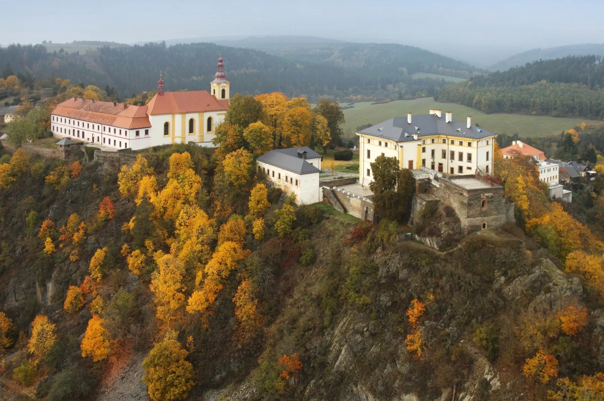 Photo showing: Pohled z nebe na Rabštejn nad Střelou