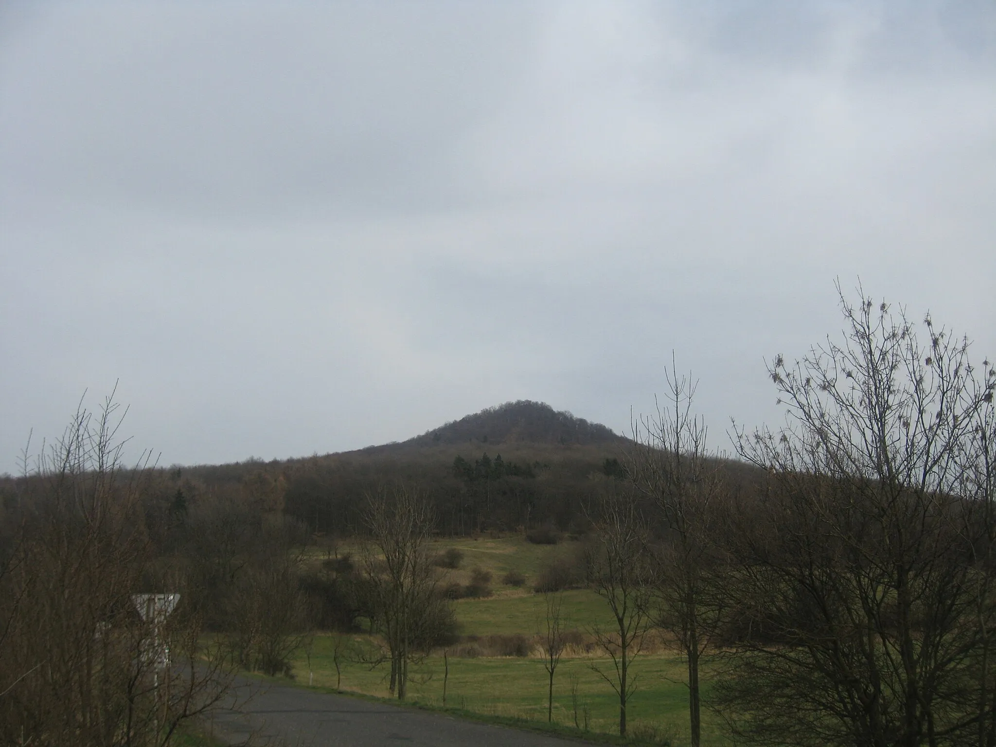 Photo showing: Kletečná hill from Paškapole pass