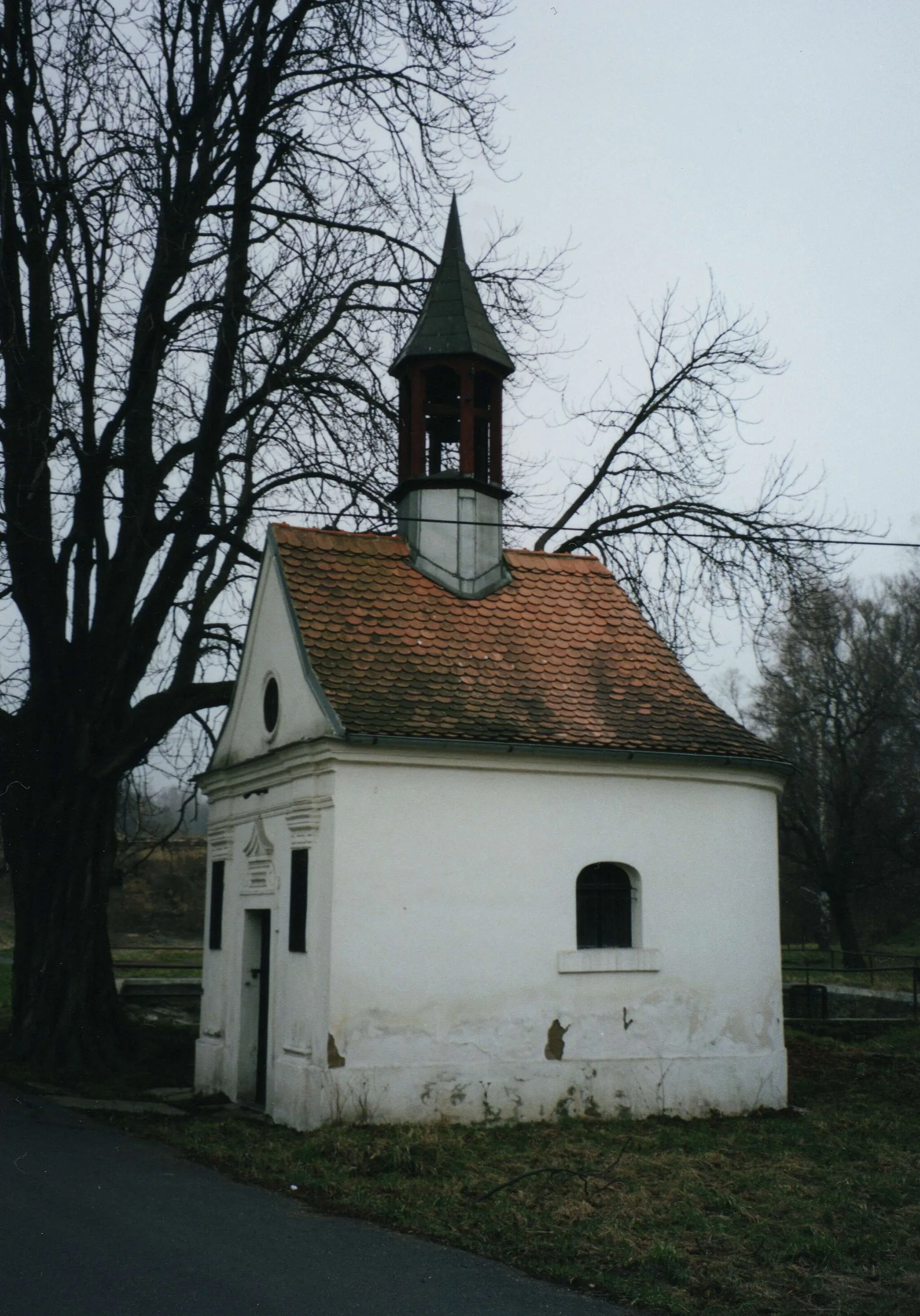 Photo showing: Chapel in Soběchleby from the end of 18th century, Krupka (Grauppen), Teplice District, Ústí nad Labem Region, Czech Republic