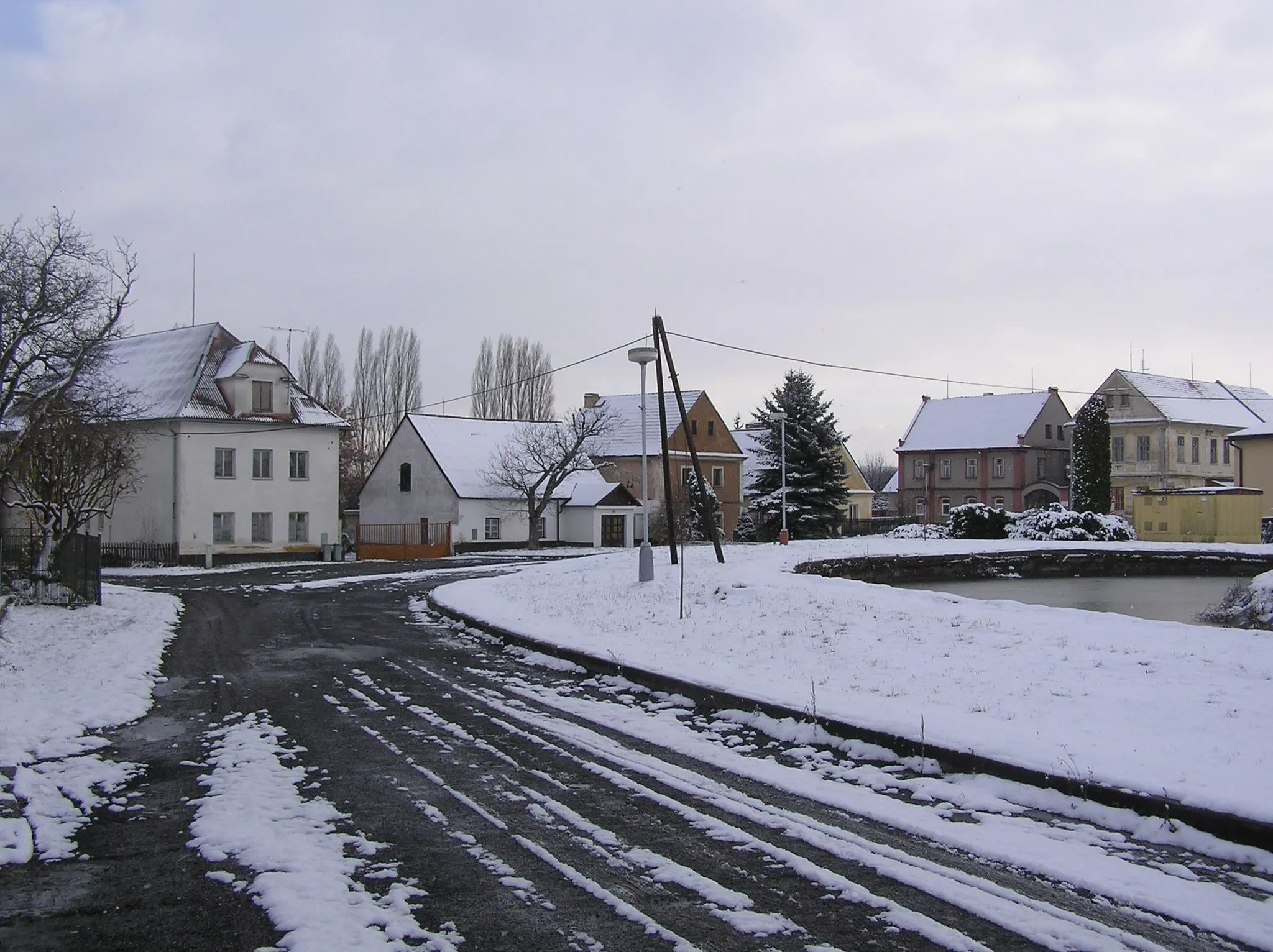 Photo showing: Village square in Blatno