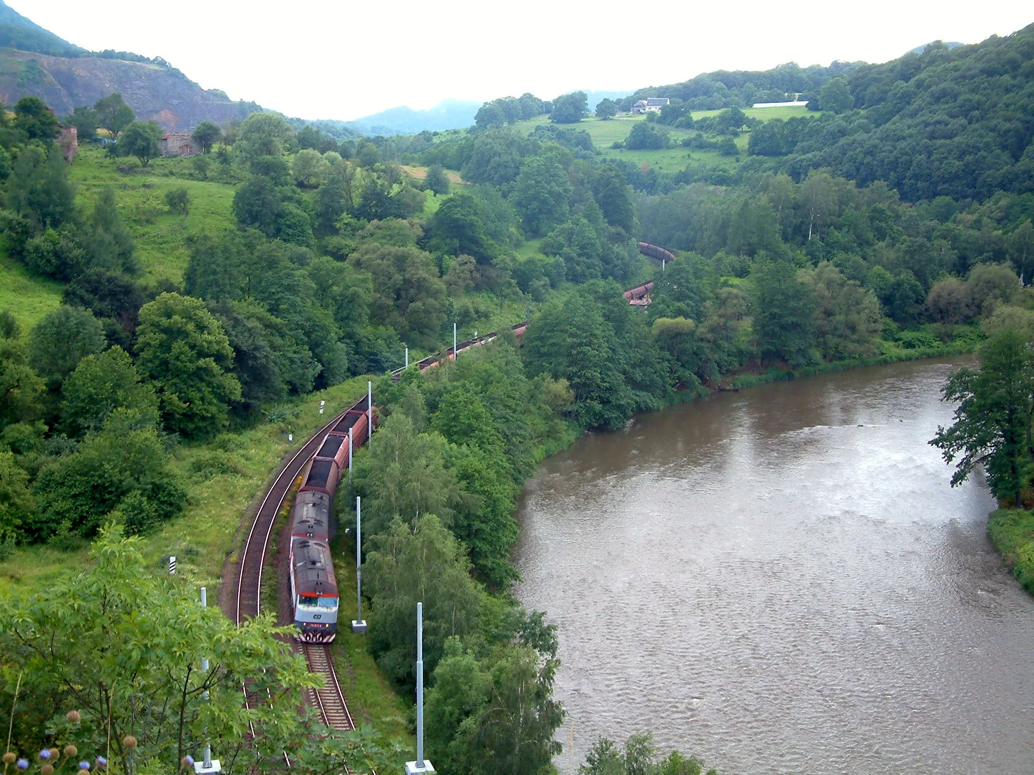 Photo showing: Řeka Ohře u Stráže nad Ohří (11.7.2004)