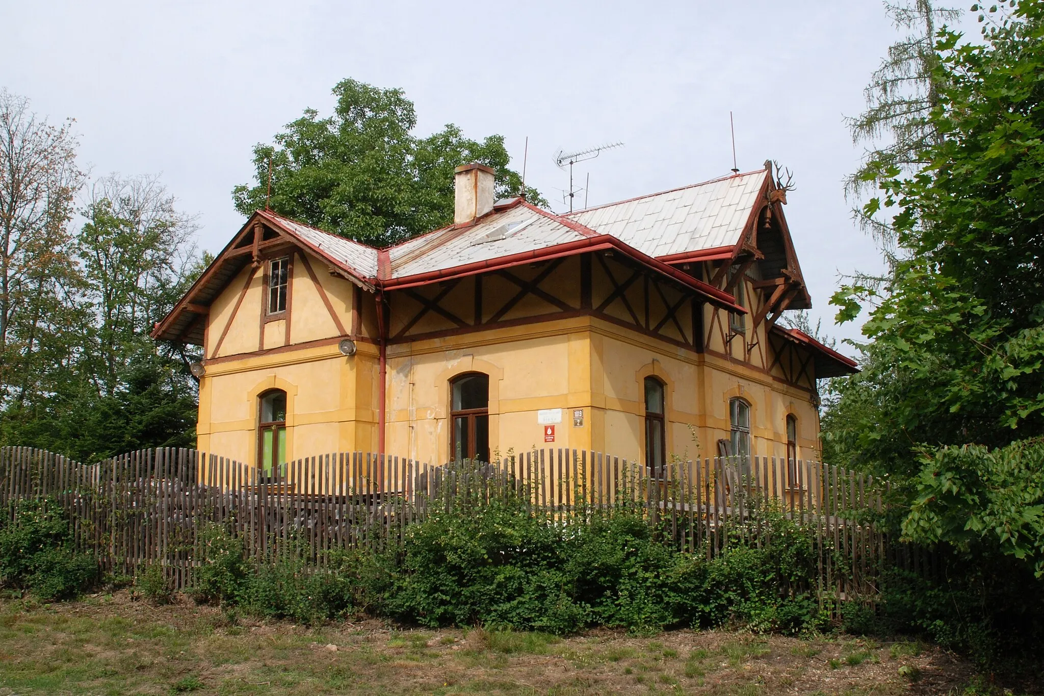 Photo showing: Lesovna Diana v karlovarských lázeňských lesích u Sovovy stezky