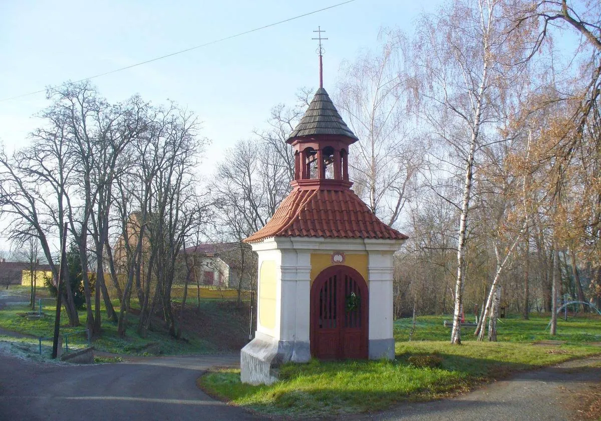 Photo showing: Chapel in Holedeč in Louny District – entry no. 31392.