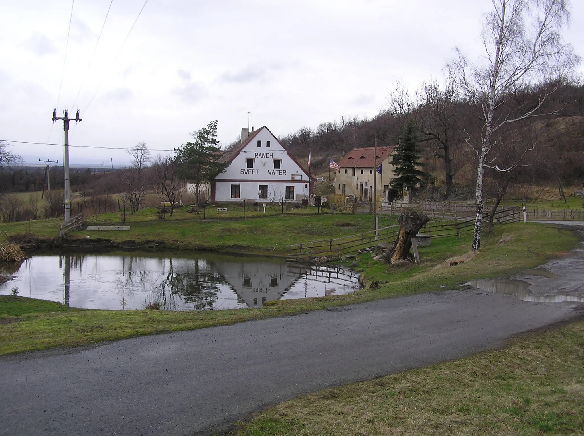 Photo showing: Pond in Větrušice