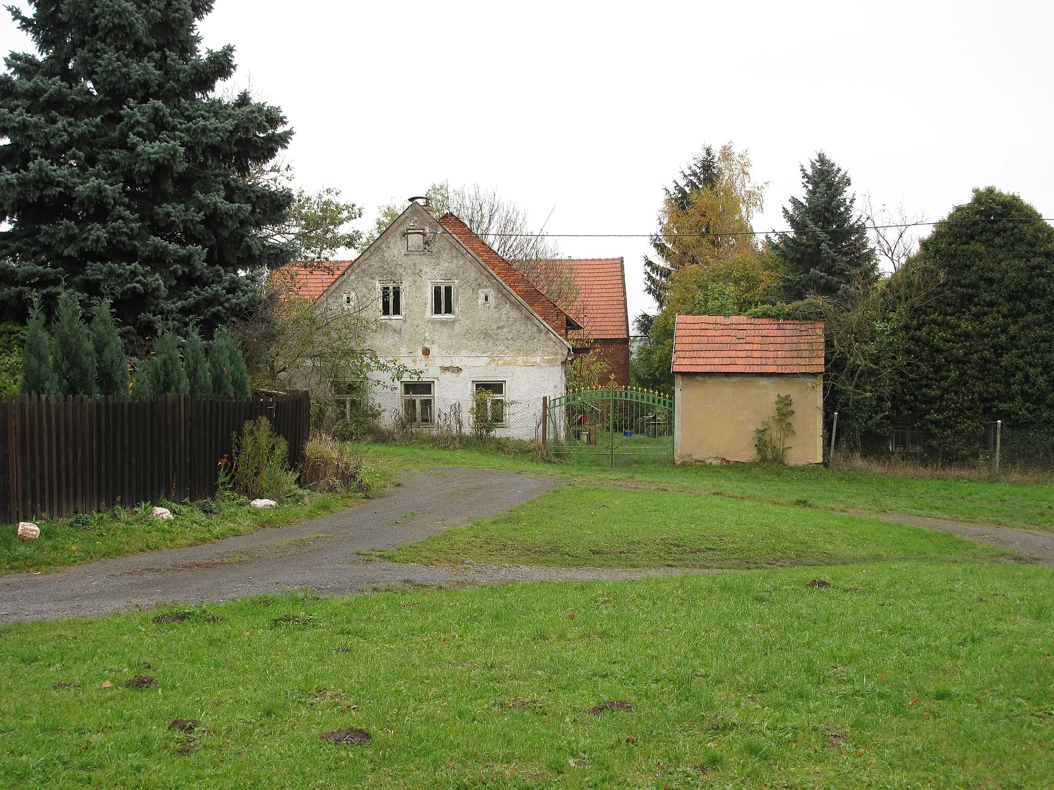 Photo showing: Semi-trailerin Veselov. Karlovy Vary District, Czech Republic.