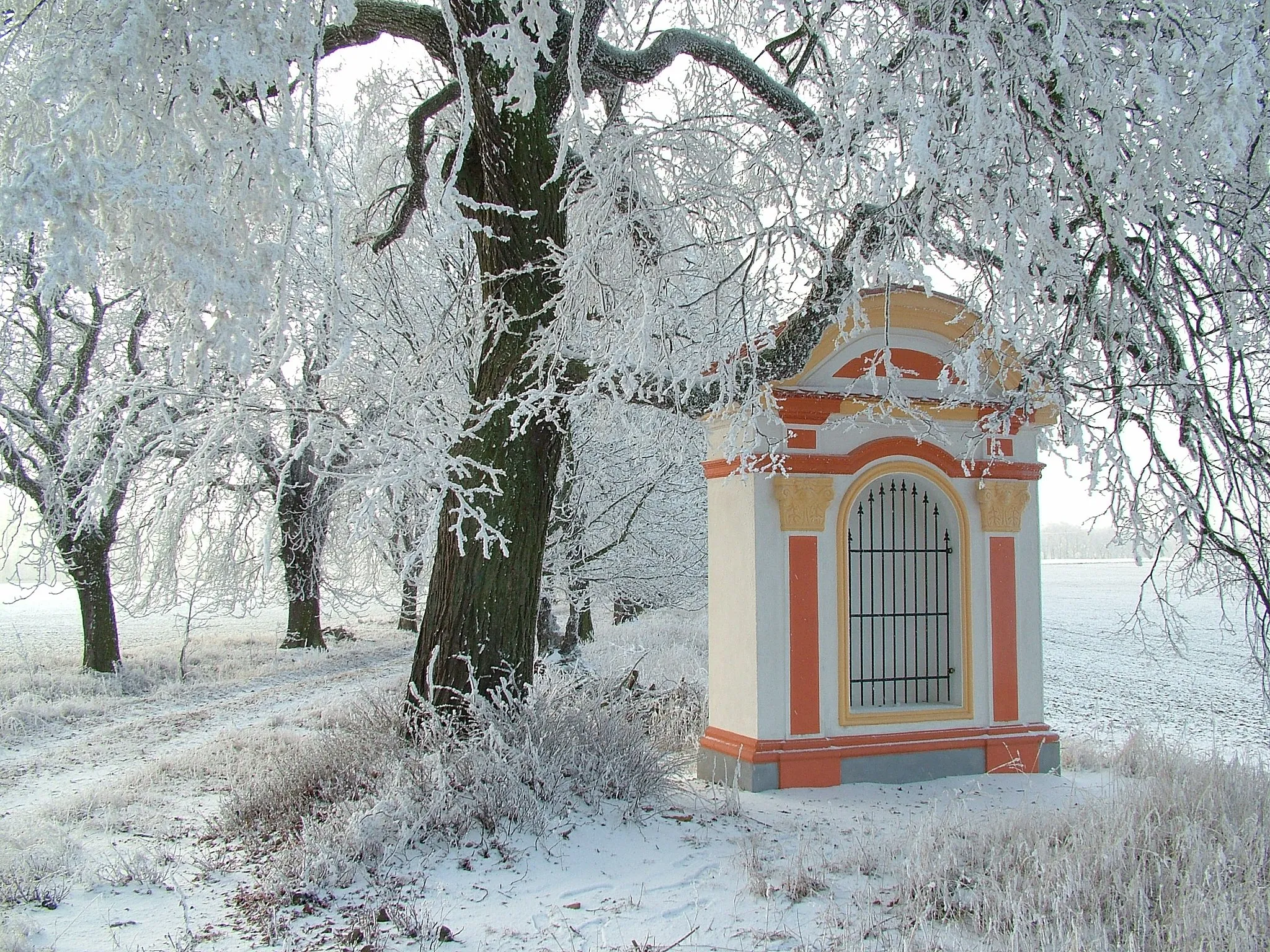 Photo showing: Kaple Panny Marie Altöttingenské na Plávči u Svatého Huberta v zimě