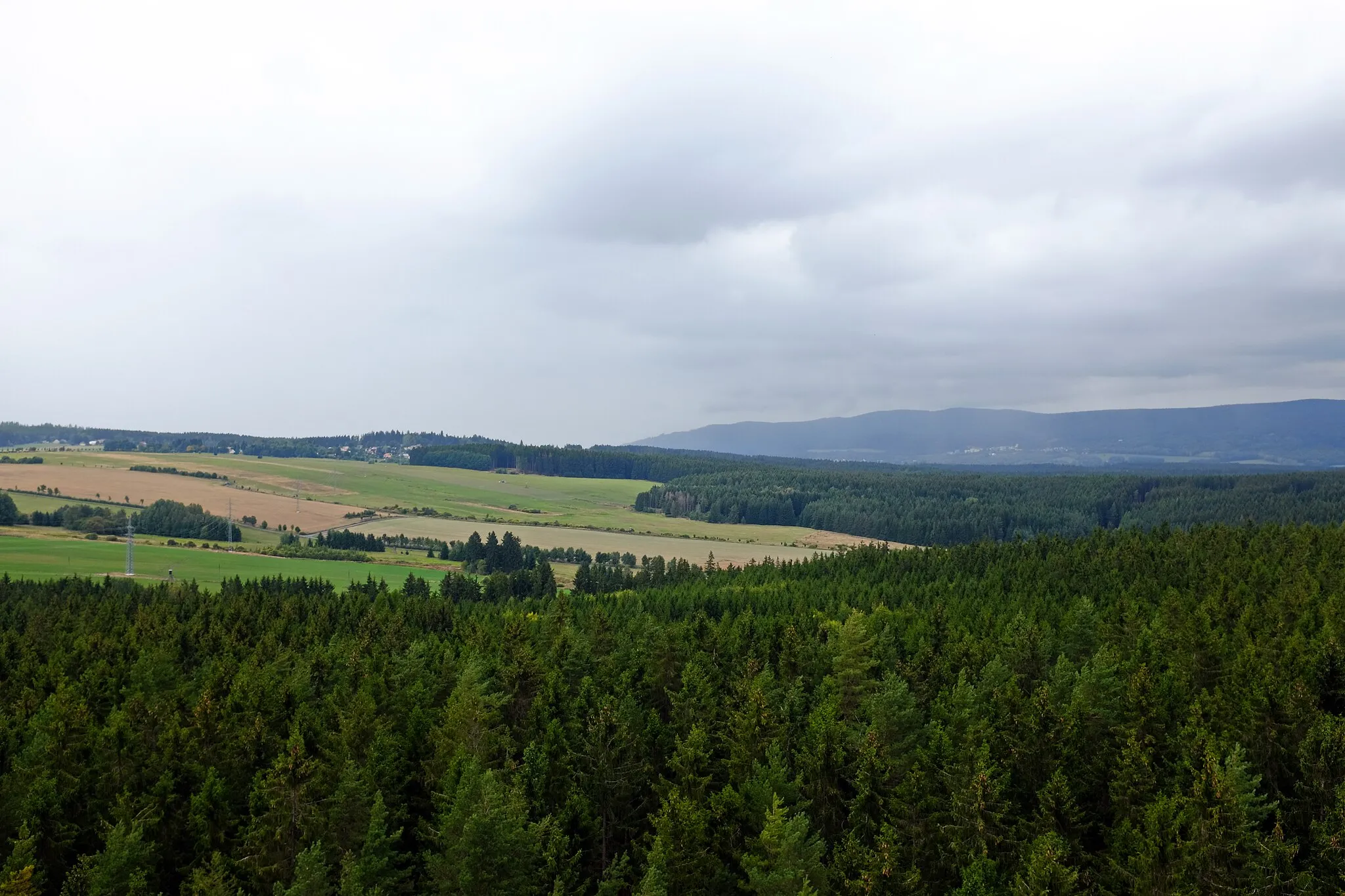 Photo showing: Rozhledna na Panském vrchu, pohled severozápadním směrem, Český les, okres Cheb