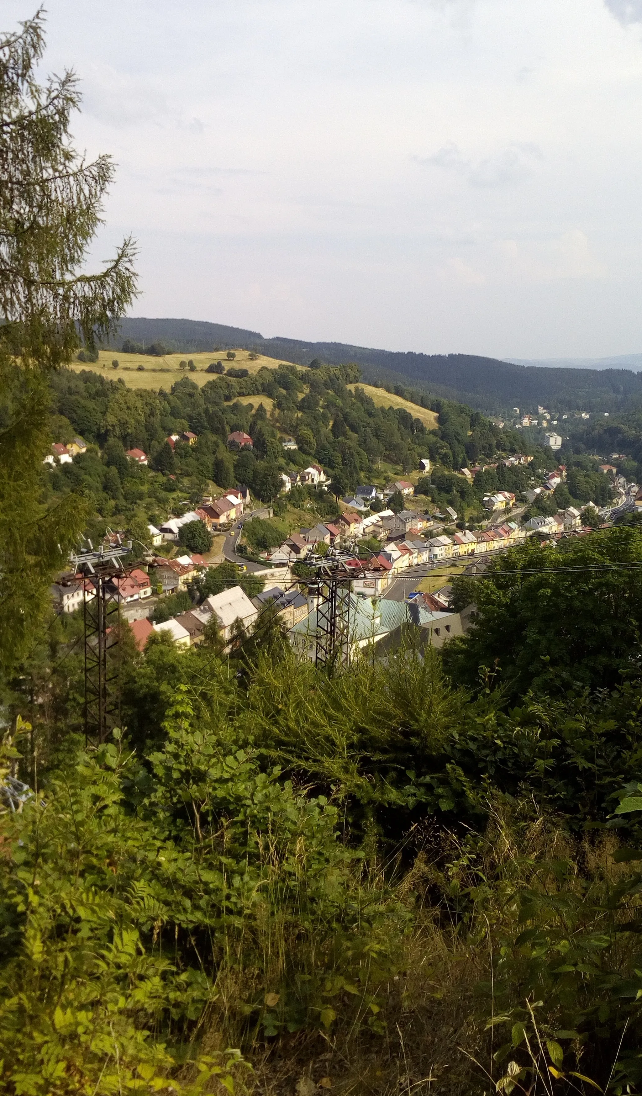 Photo showing: Jáchymov podhled od pracovního tábora Svornost