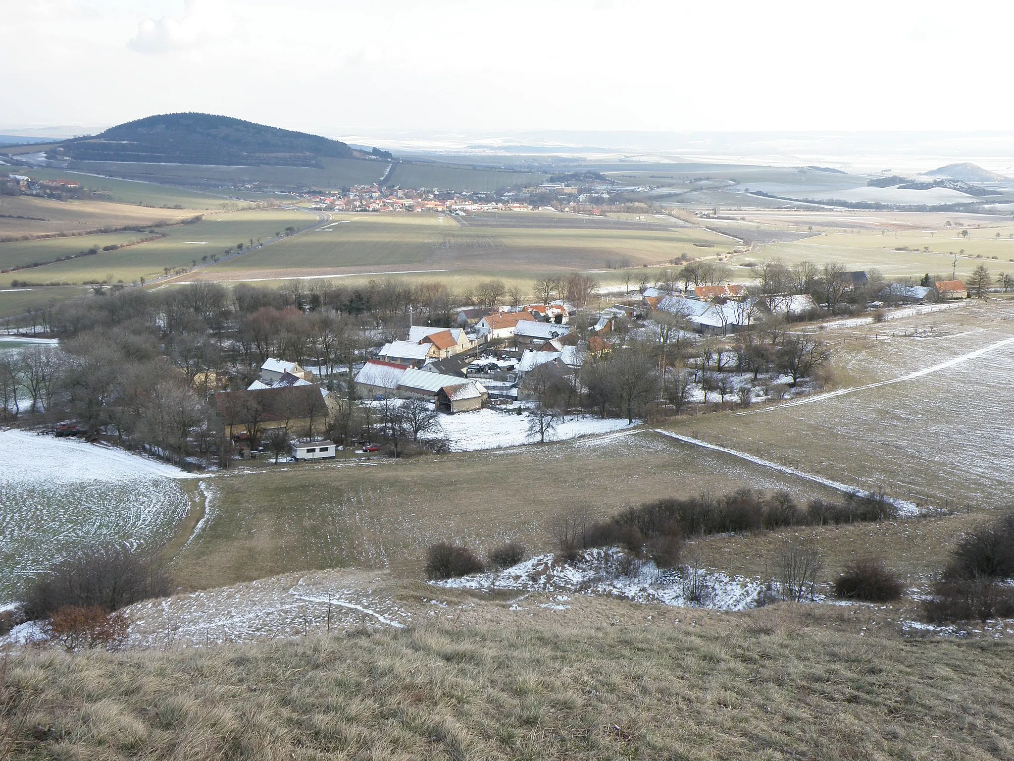 Photo showing: Village Hořenec (Libčeves), view from Číčov hill, winter 2013.