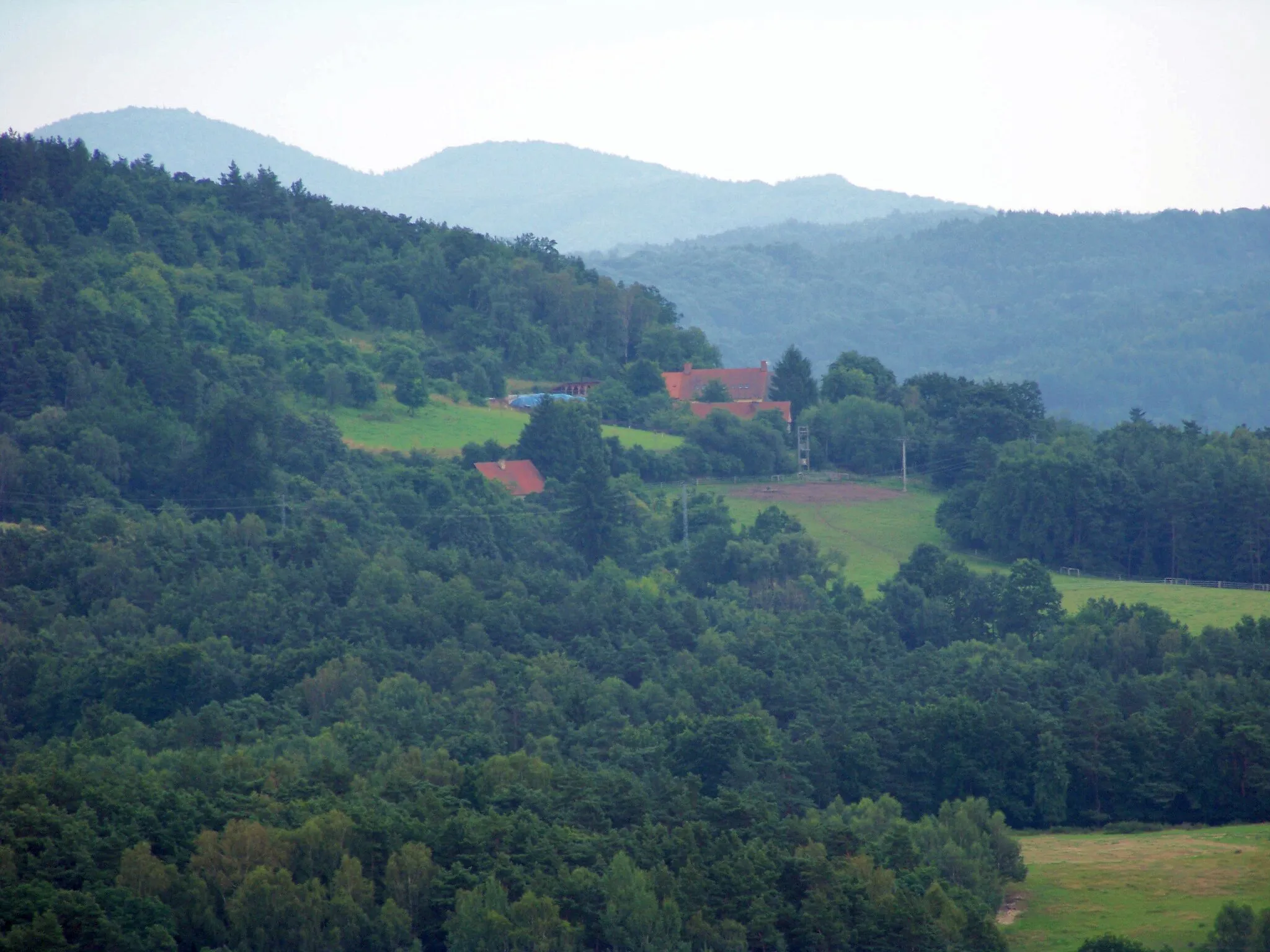 Photo showing: View from Čap Hill. Protected Landscape Area of Kokořínsko. (Cadastral area of Zátyní, city of Dubá, Česká Lípa District, Liberec Region, the Czech Republic.)