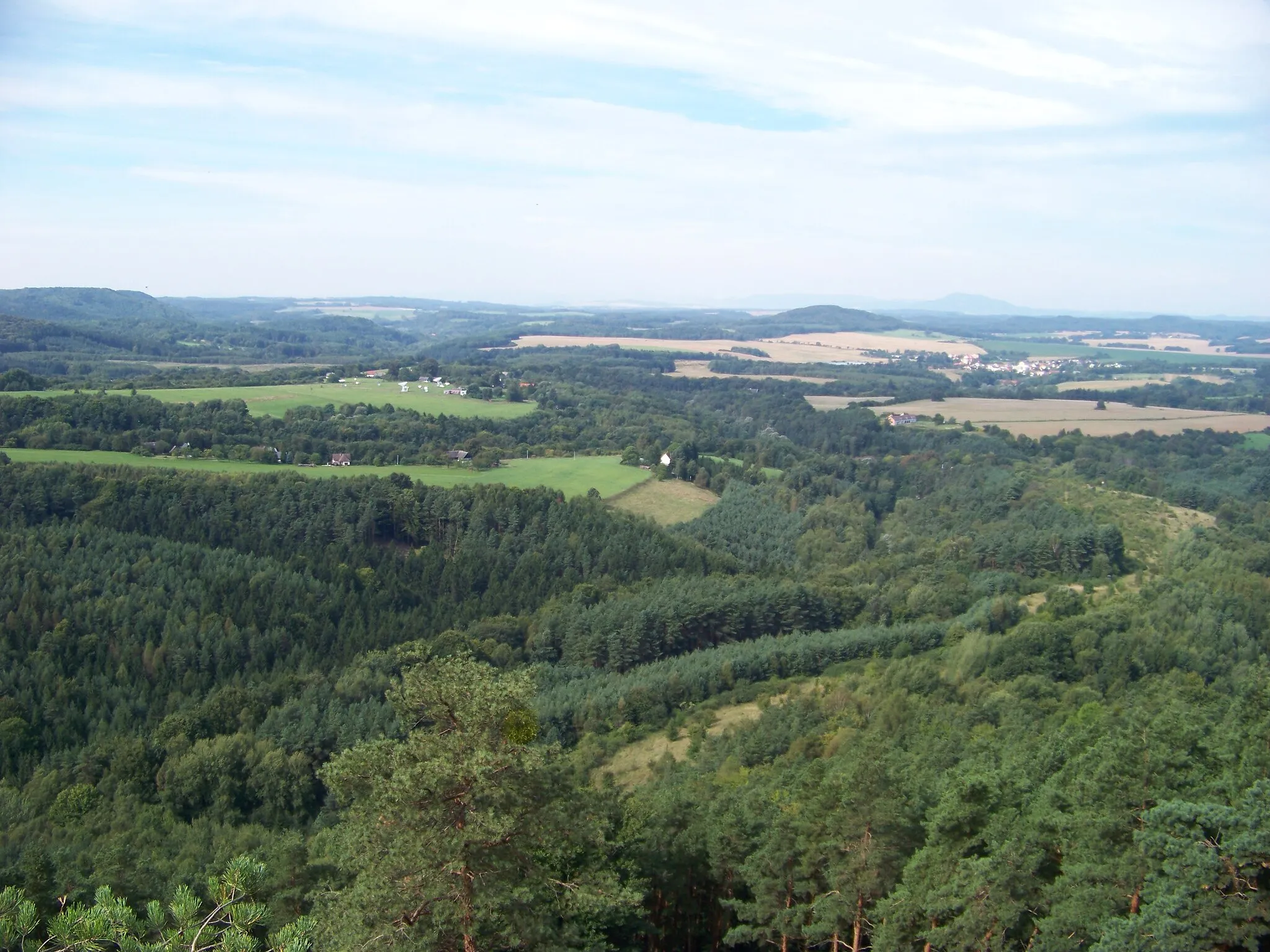 Photo showing: Dubá, Česká Lípa District, Liberec Region, Czech Republic. Nedamov, Panská Ves and Dubá, from Vysoký vrch.