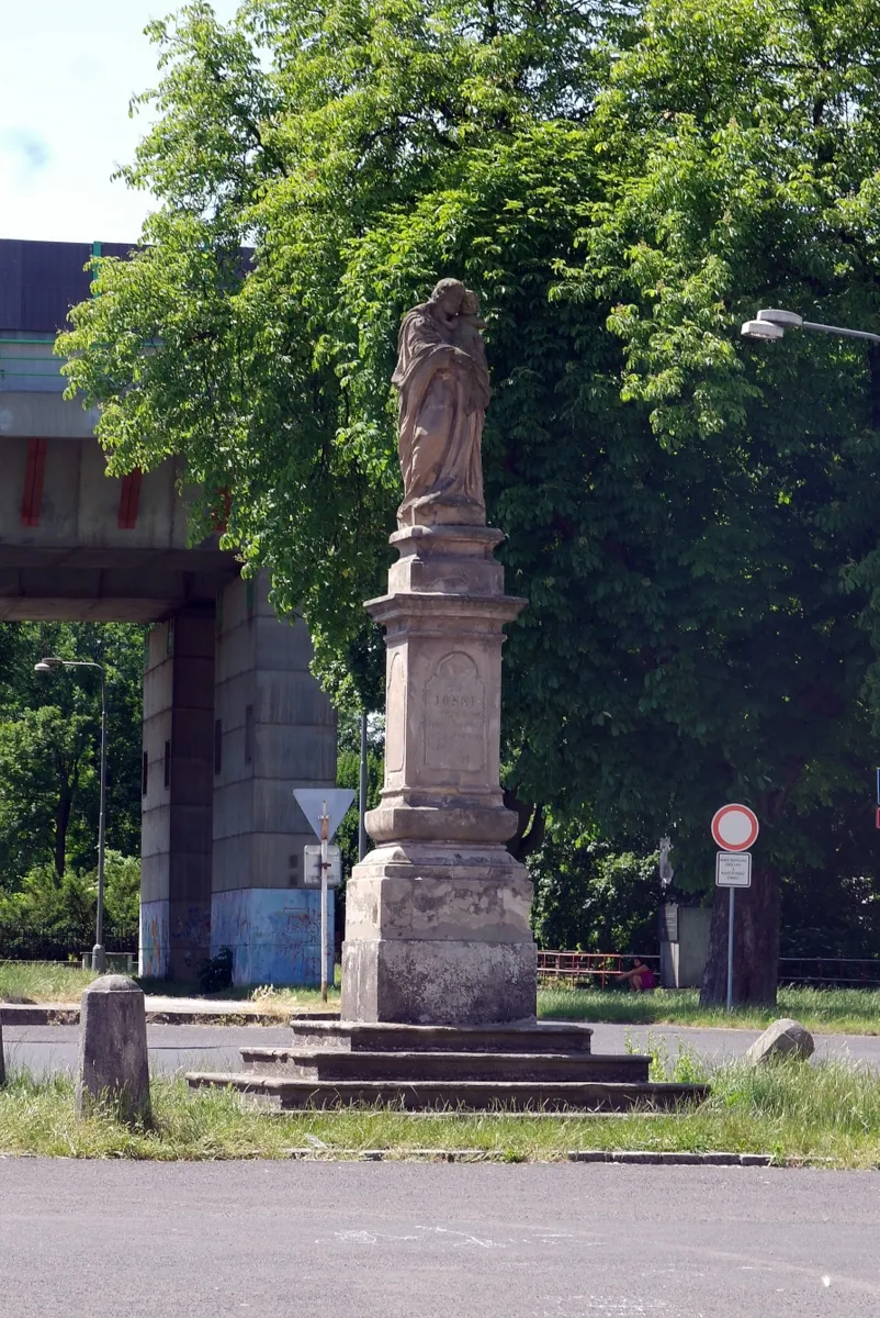Photo showing: Statue  of St. Joseph at Wenceslas Square. Trmice, district Ústí nad Labem