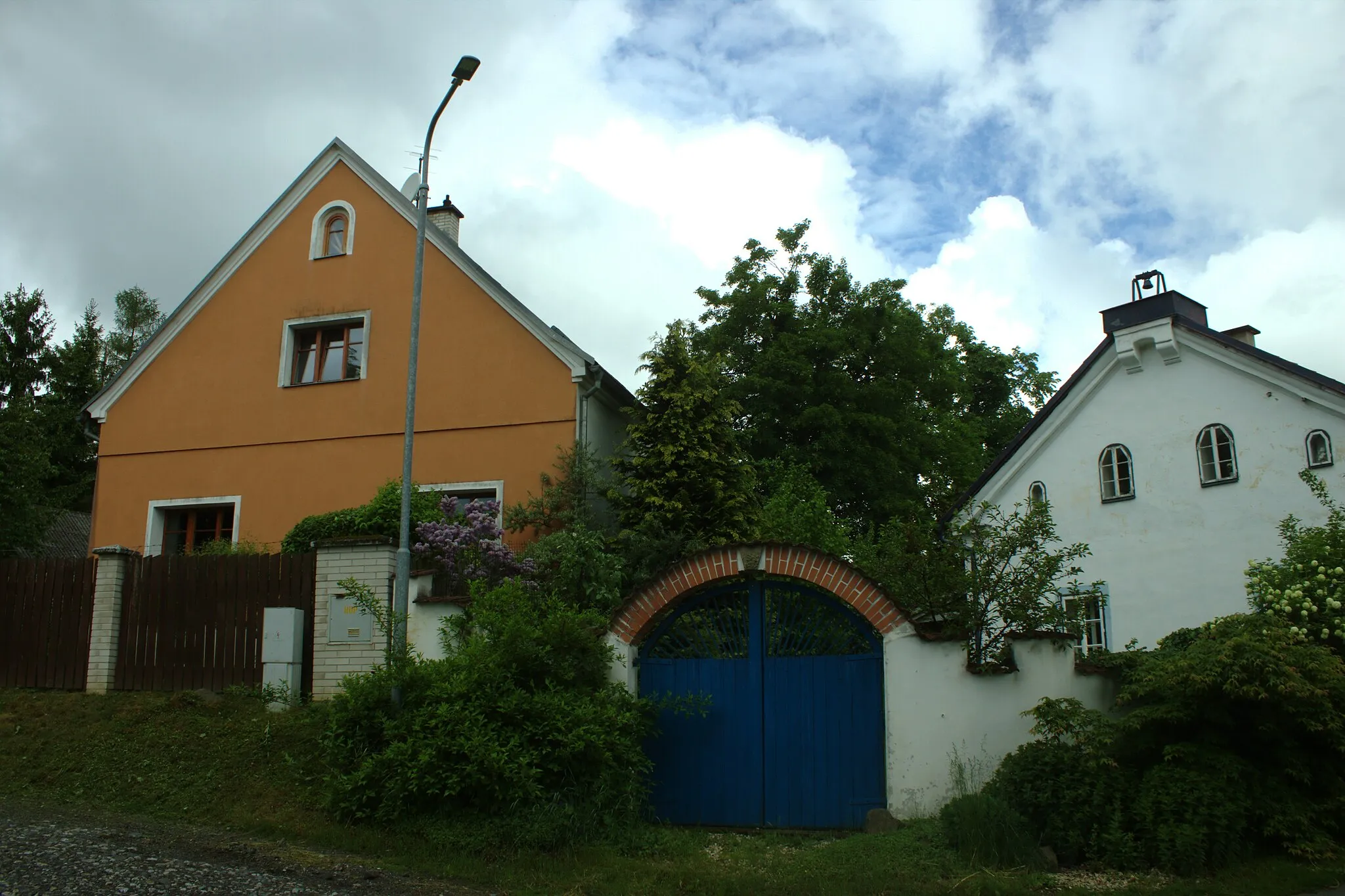 Photo showing: A building at the main common in the village of Zádub, Karlovy Vary Region, CZ