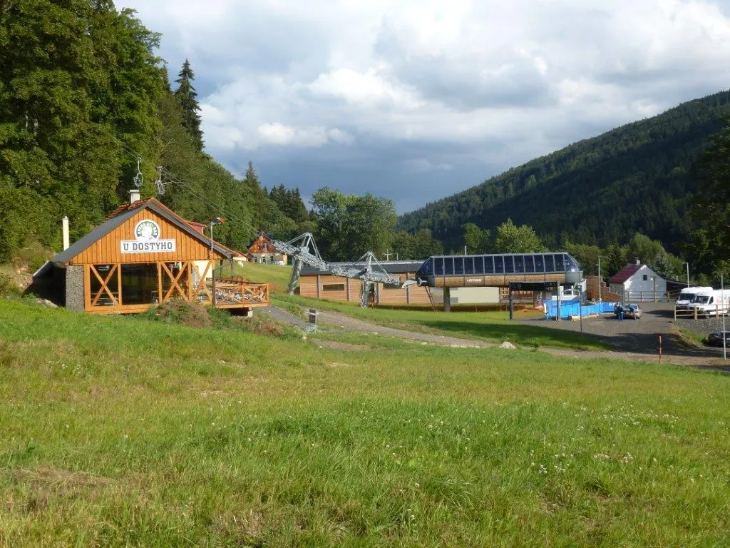 Photo showing: Pstruží - Aufzug Sommer
Pstruží - lift summer