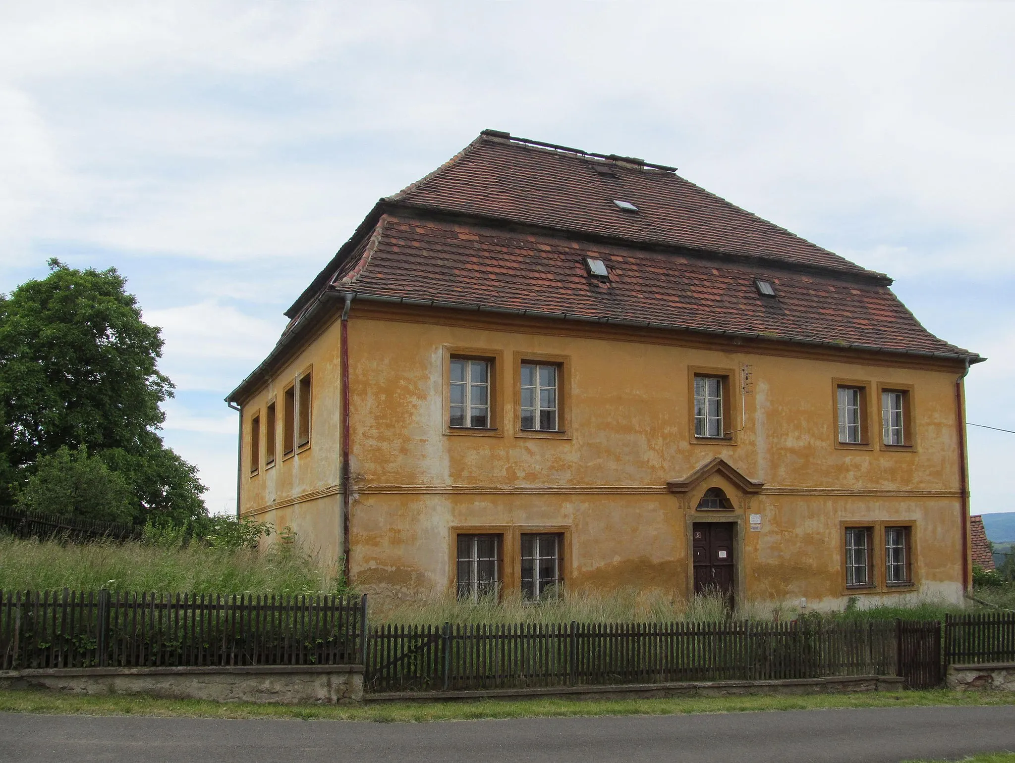 Photo showing: Rectory from 1737 in Bořislav.