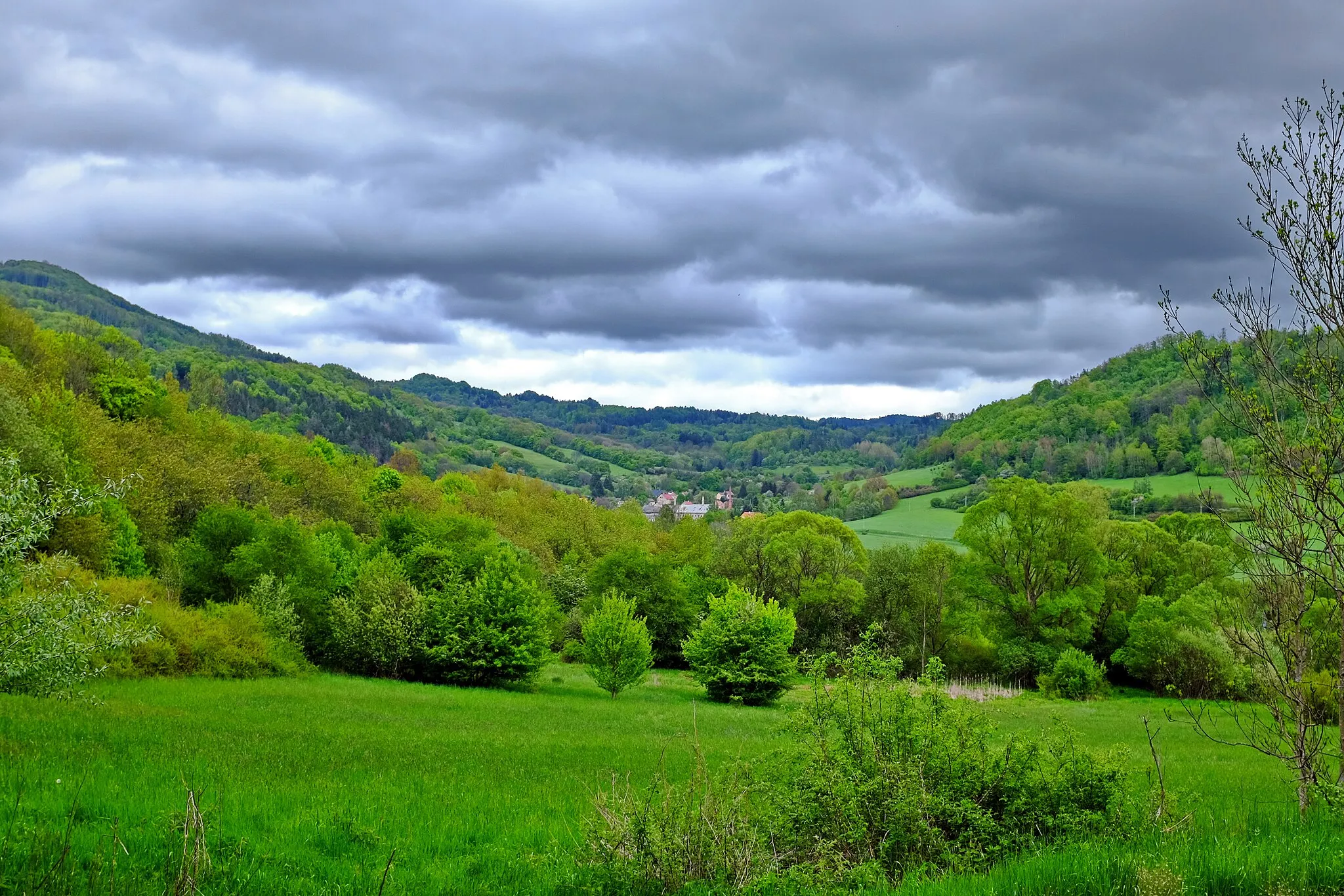 Photo showing: Pohled na Jakubov od Vojkovic, okres Karlovy Vary