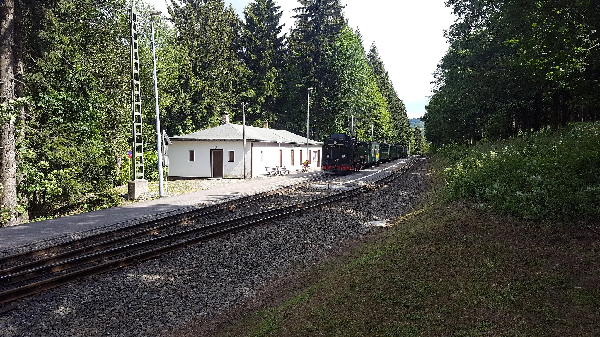 Photo showing: Kreuzungsbahnhof Niederschlag der Fichtelbergbahn Cranzahl nach Oberwiesenthal.