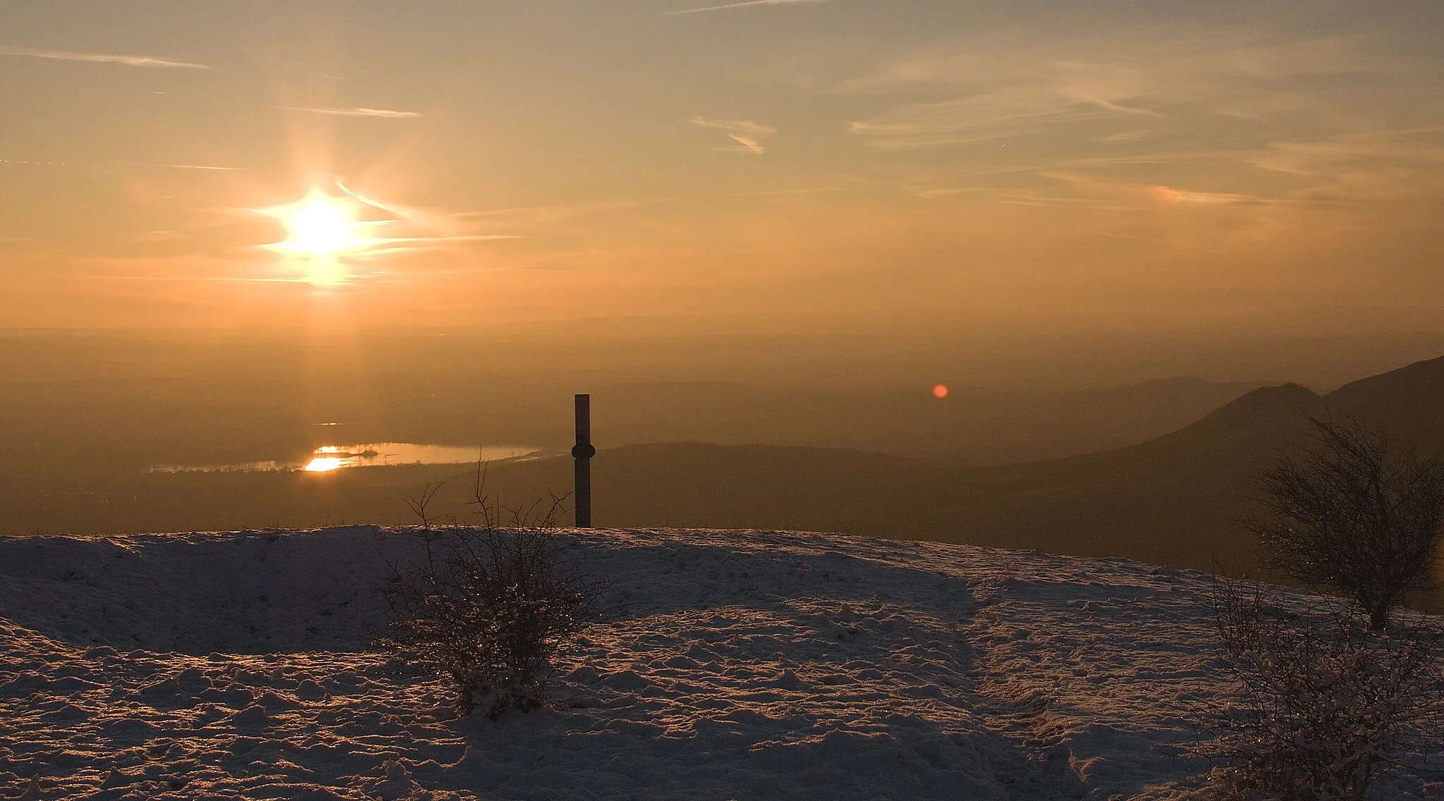 Photo showing: Sun & Sun Reflection & Sun Dog