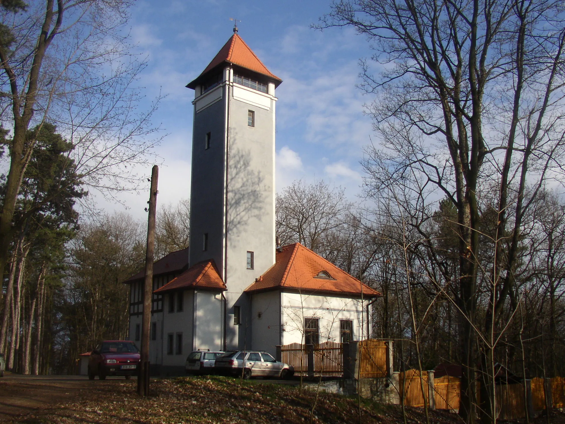 Photo showing: Restaurant and lookout tower at Mostná hora (Bridge Hill) in Litoměřice, Czech Republic.