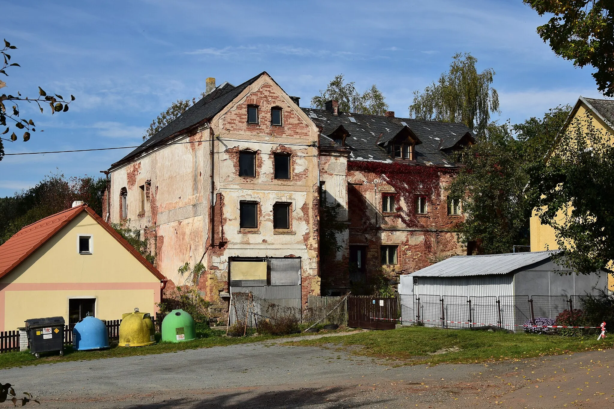 Photo showing: Luková – náves od východu