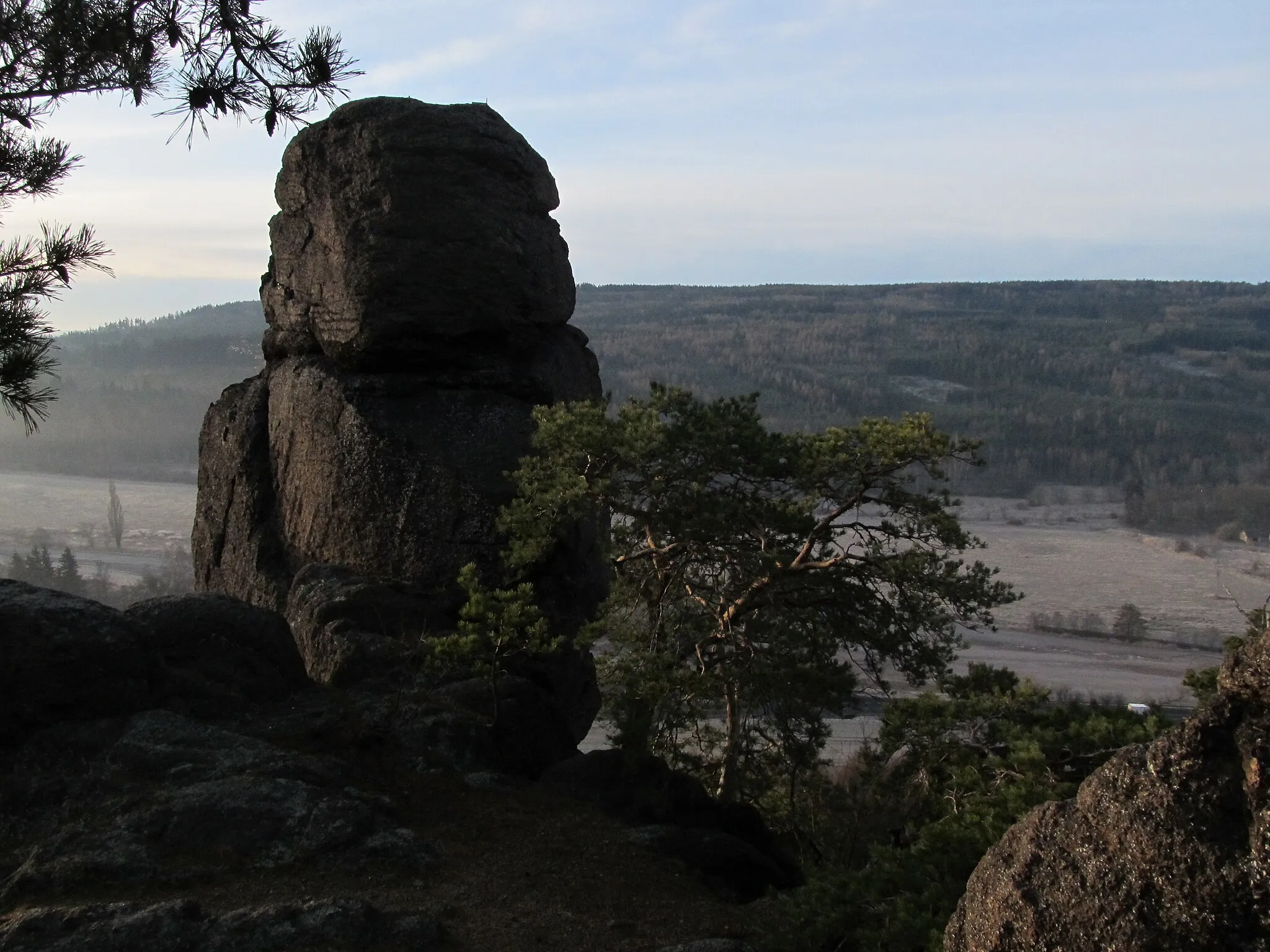 Photo showing: Kapucín - skály na vrcholu