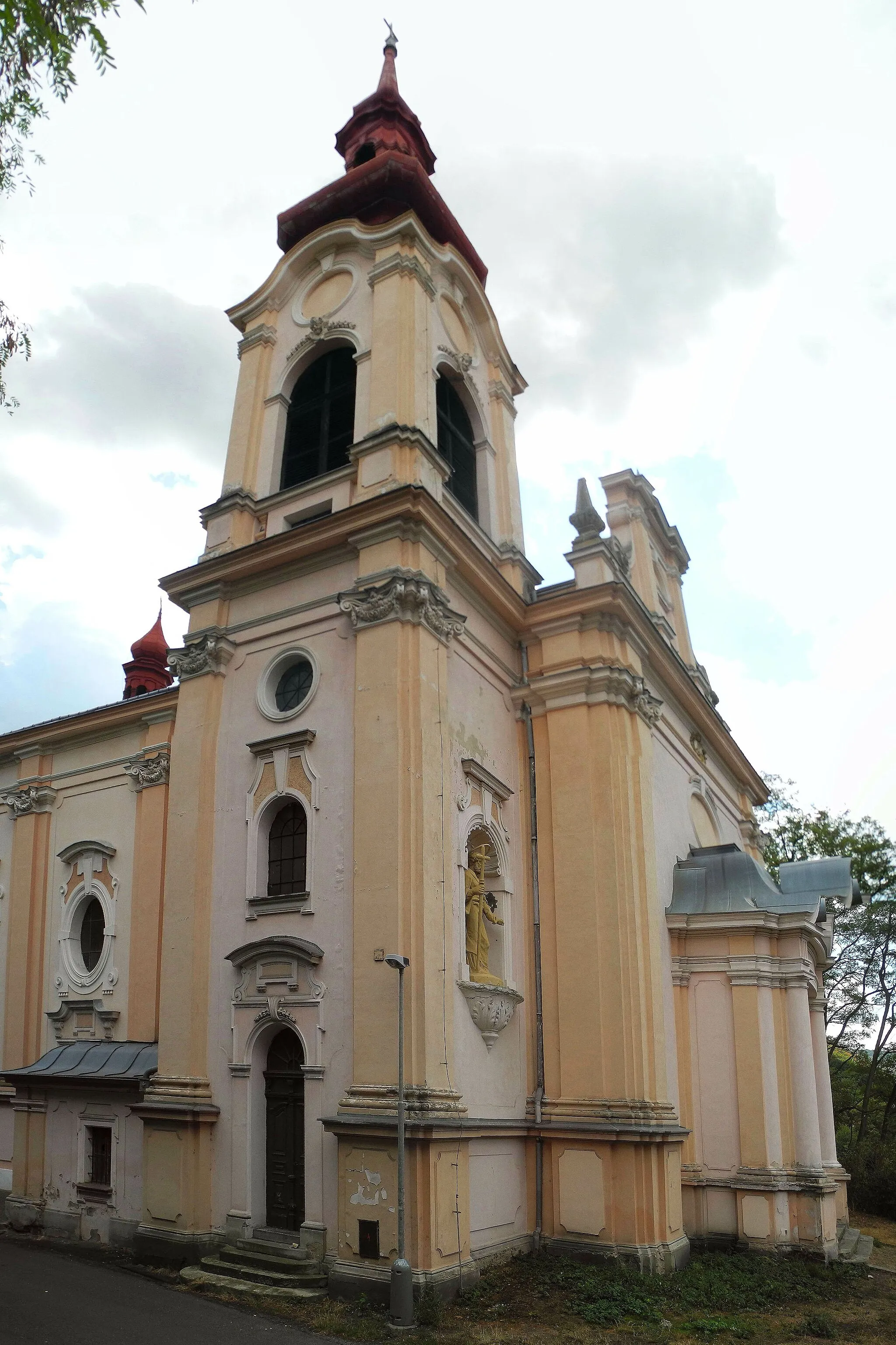 Photo showing: Dreifaltigkeitskirche in Aussig-Obersedlitz (Kostel Nejsvětější Trojice Kramoly/Novosedlice), jetzt Ústí-Střekov, Jeseninova, erbaut 1903, Architekt: Max von Loos