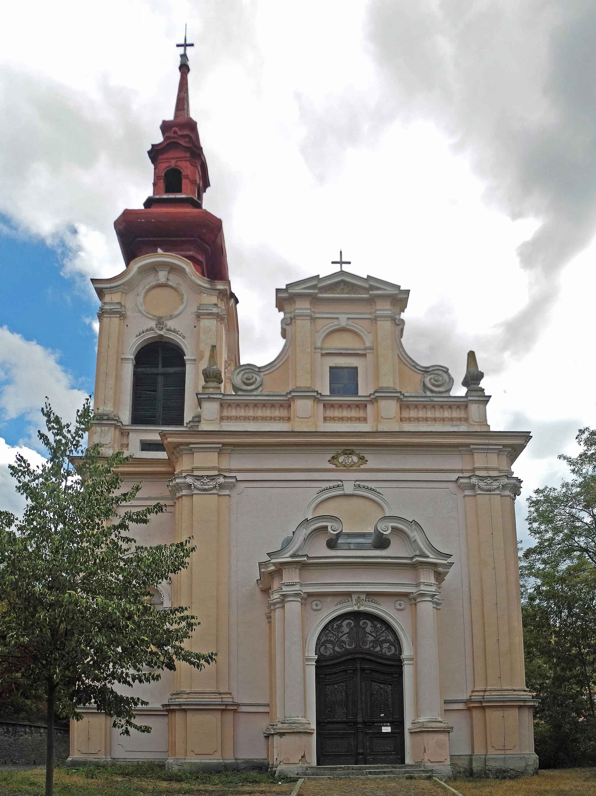 Photo showing: Dreifaltigkeitskirche in Aussig-Obersedlitz (Kostel Nejsvětější Trojice Kramoly/Novosedlice), jetzt Ústí-Střekov, Jeseninova, erbaut 1903, Architekt: Max von Loos