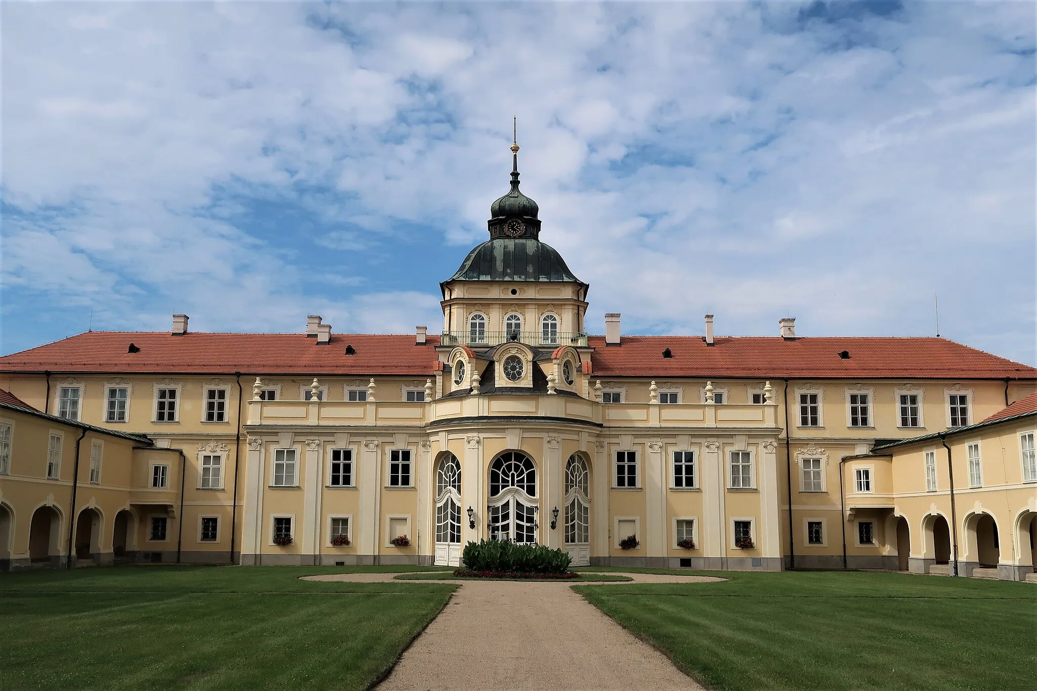 Photo showing: Zahradní průčelí zámku.