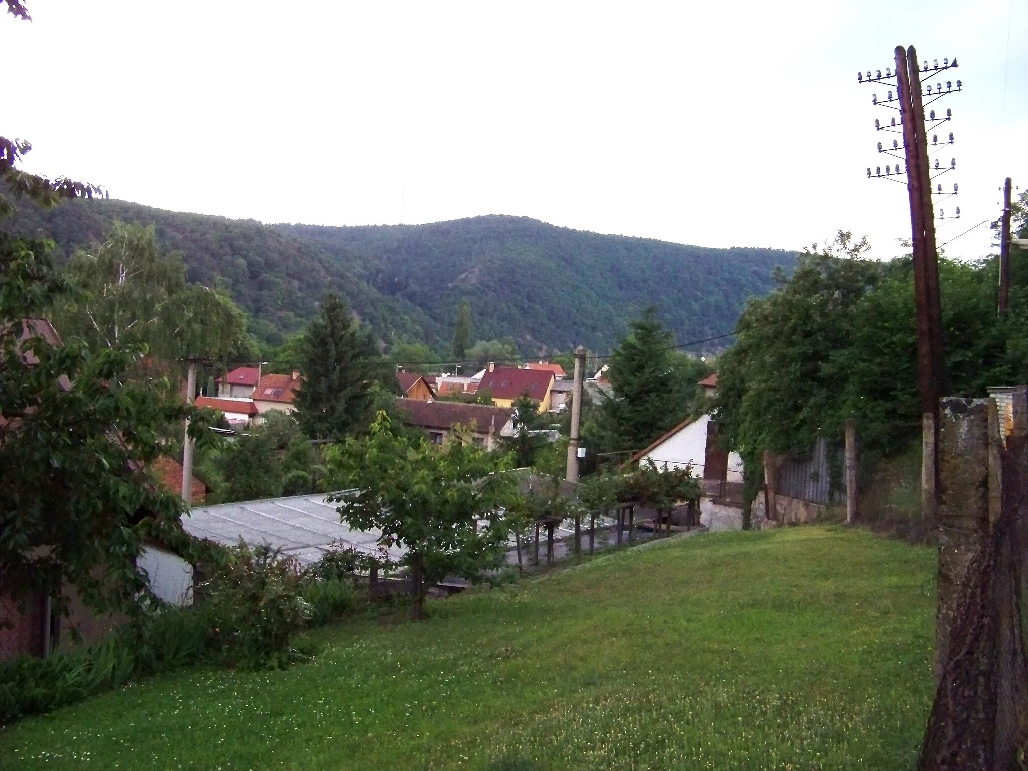 Photo showing: Vrané nad Vltavou-Skochovice, Prague-West District, Central Bohemian Region, the Czech Republic. Seen from the Skochovice train stop.