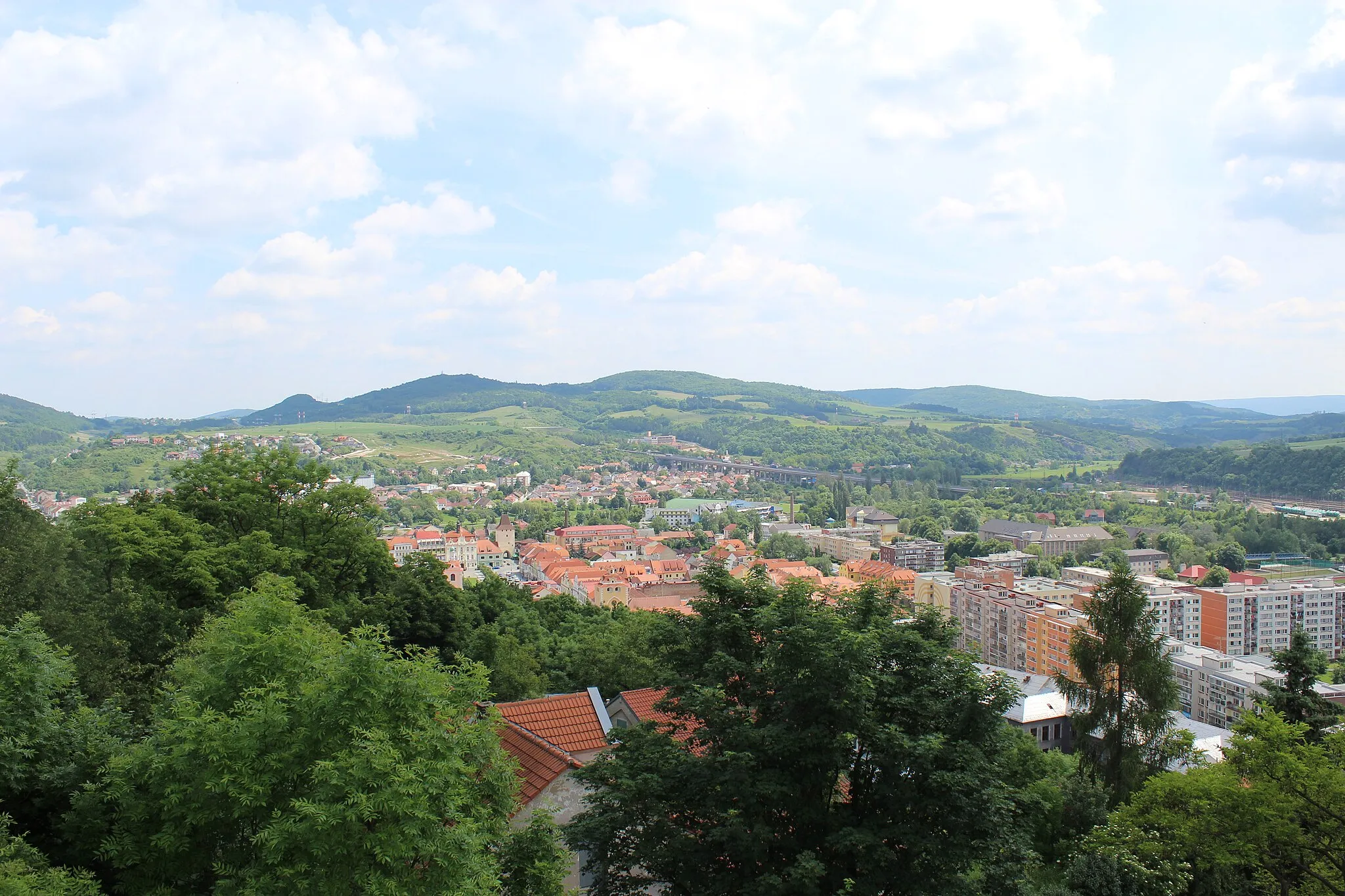 Photo showing: Views from lookout tower Městská hora in Beroun
Views of Beroun