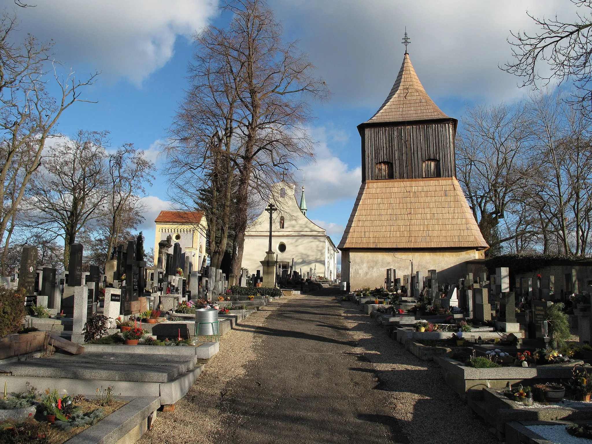 Photo showing: Church of Our Lady in Tuřany village, Kladno District, Czech Republic.